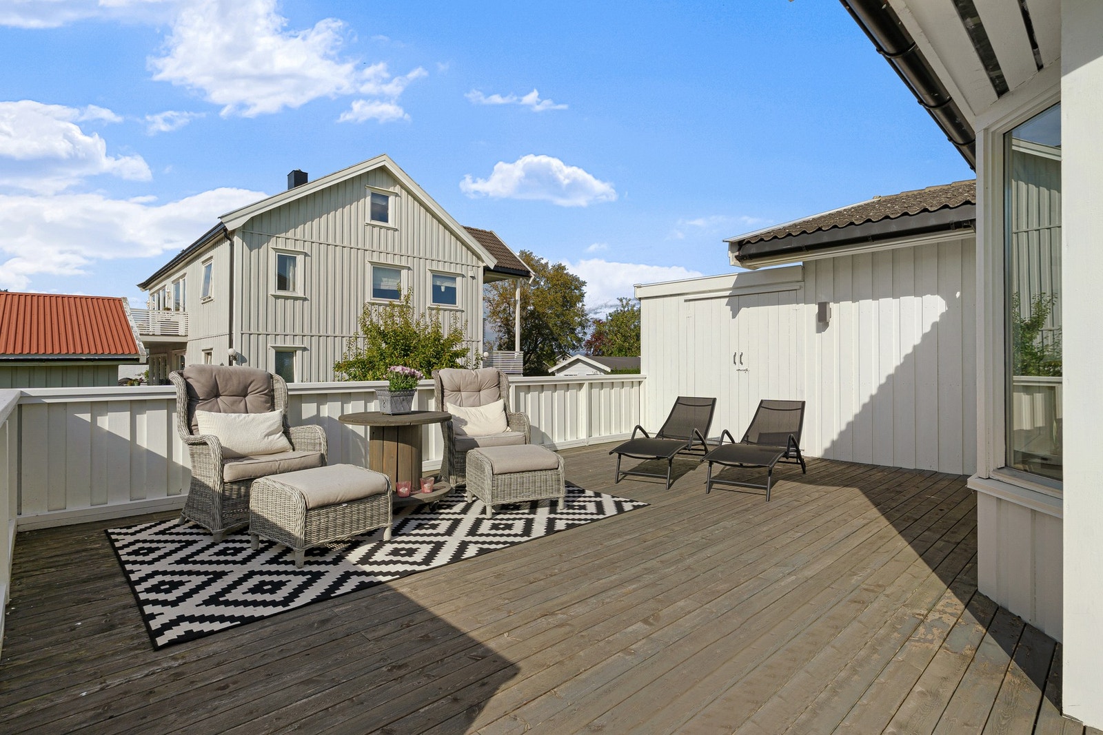 Ypperlige solforhold. Store terrasser med lang solgang. Galleribilde