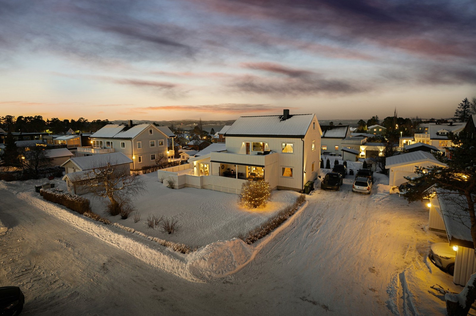 Sentralt beliggende, i rolige og barnevennlige omgivelser, innerst i blindvei. Galleribilde