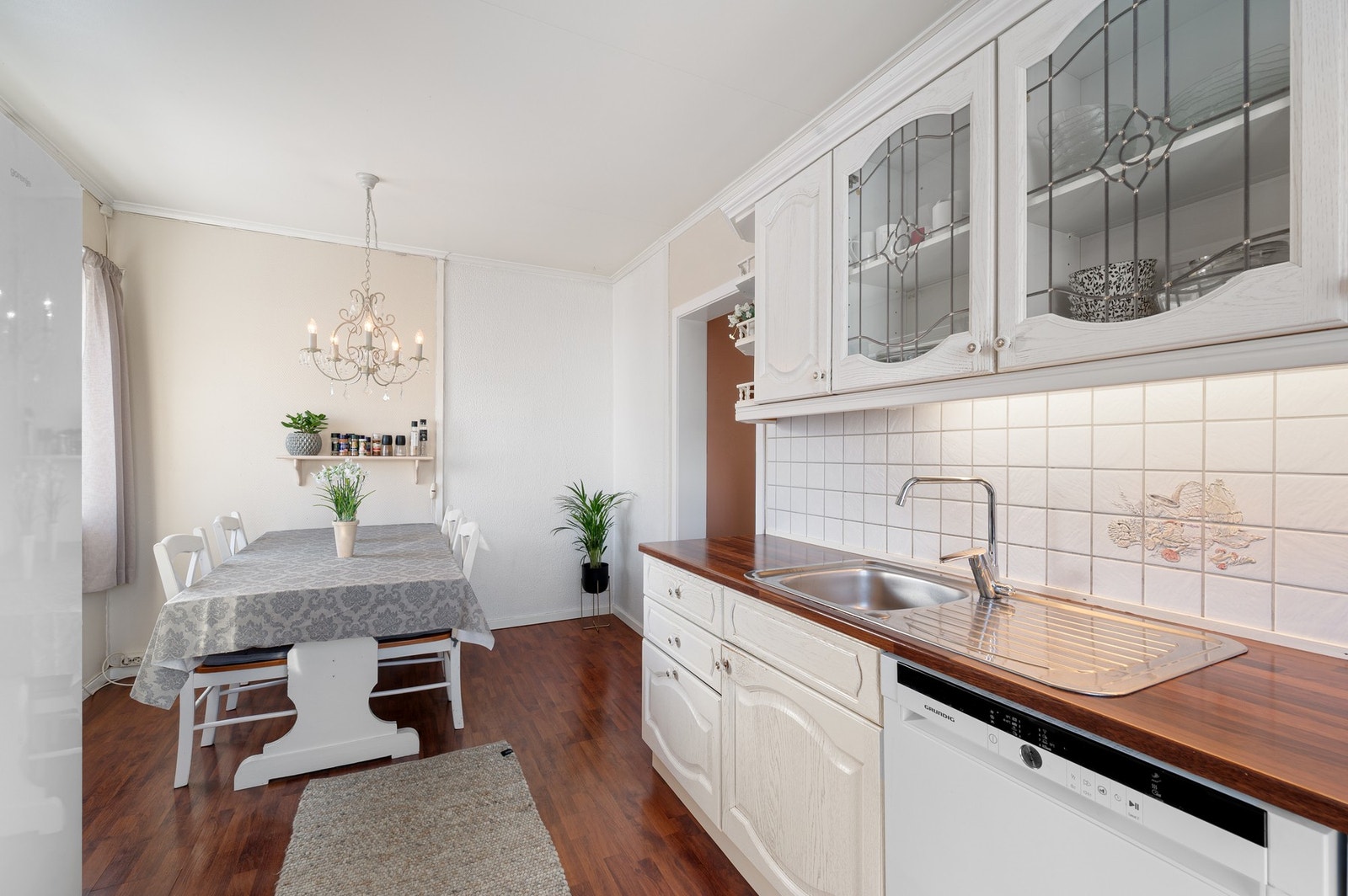 God plass til et eget spisebord, i tillegg til spisestue. Galleribilde