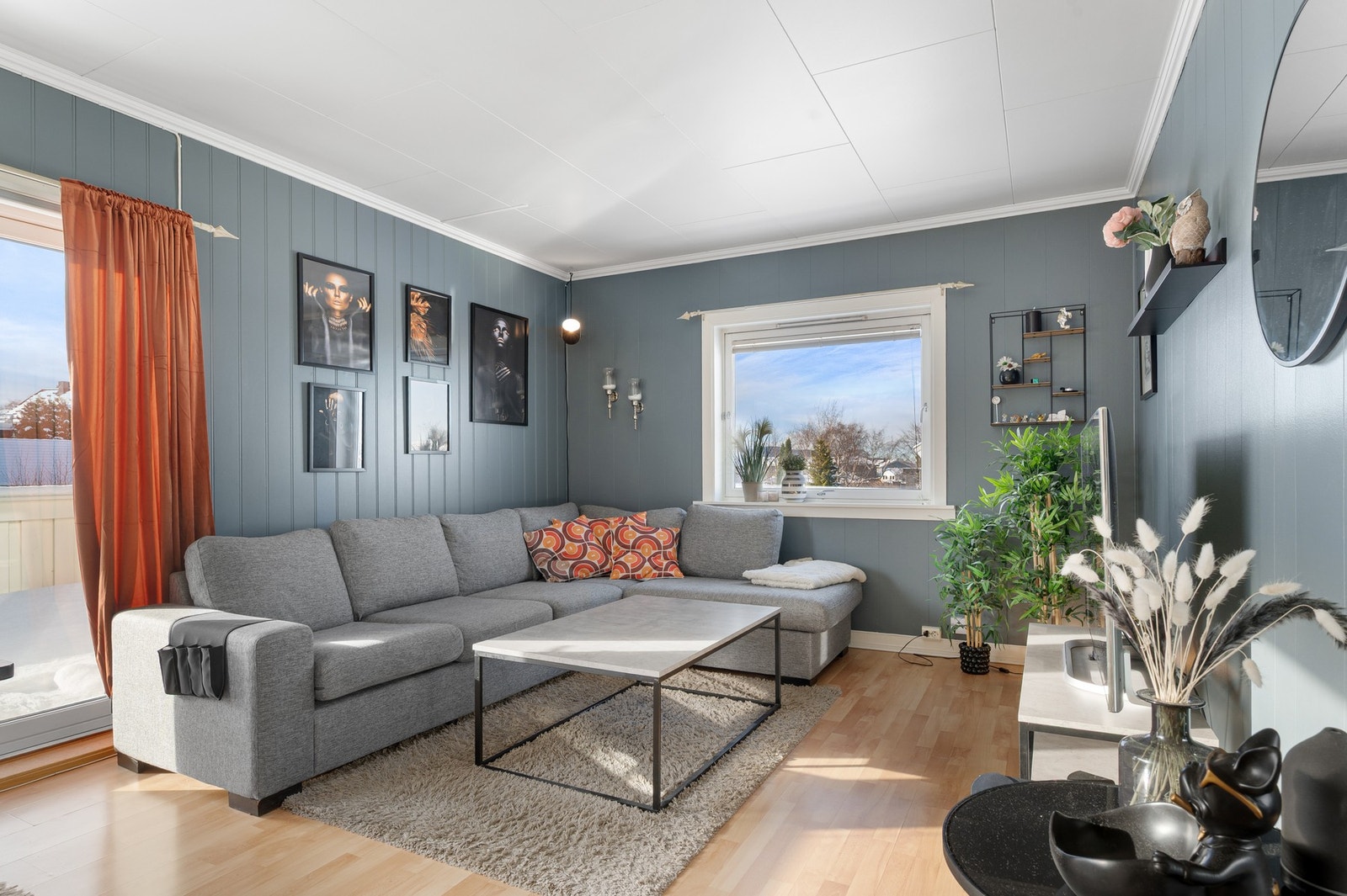 Gjennomlys og fin stue på 23,1 kvadratmeter. Galleribilde