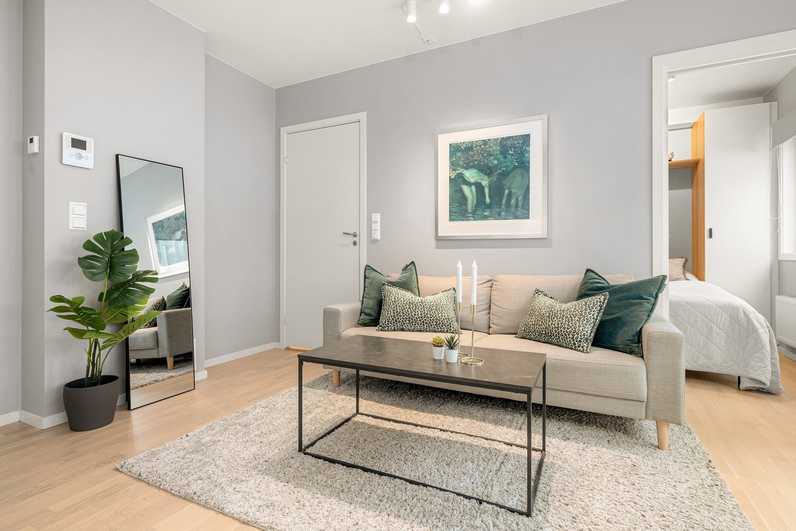 Oppvarming via radiatorer og balansert ventilasjon sikrer et behagelig inneklima. Galleribilde