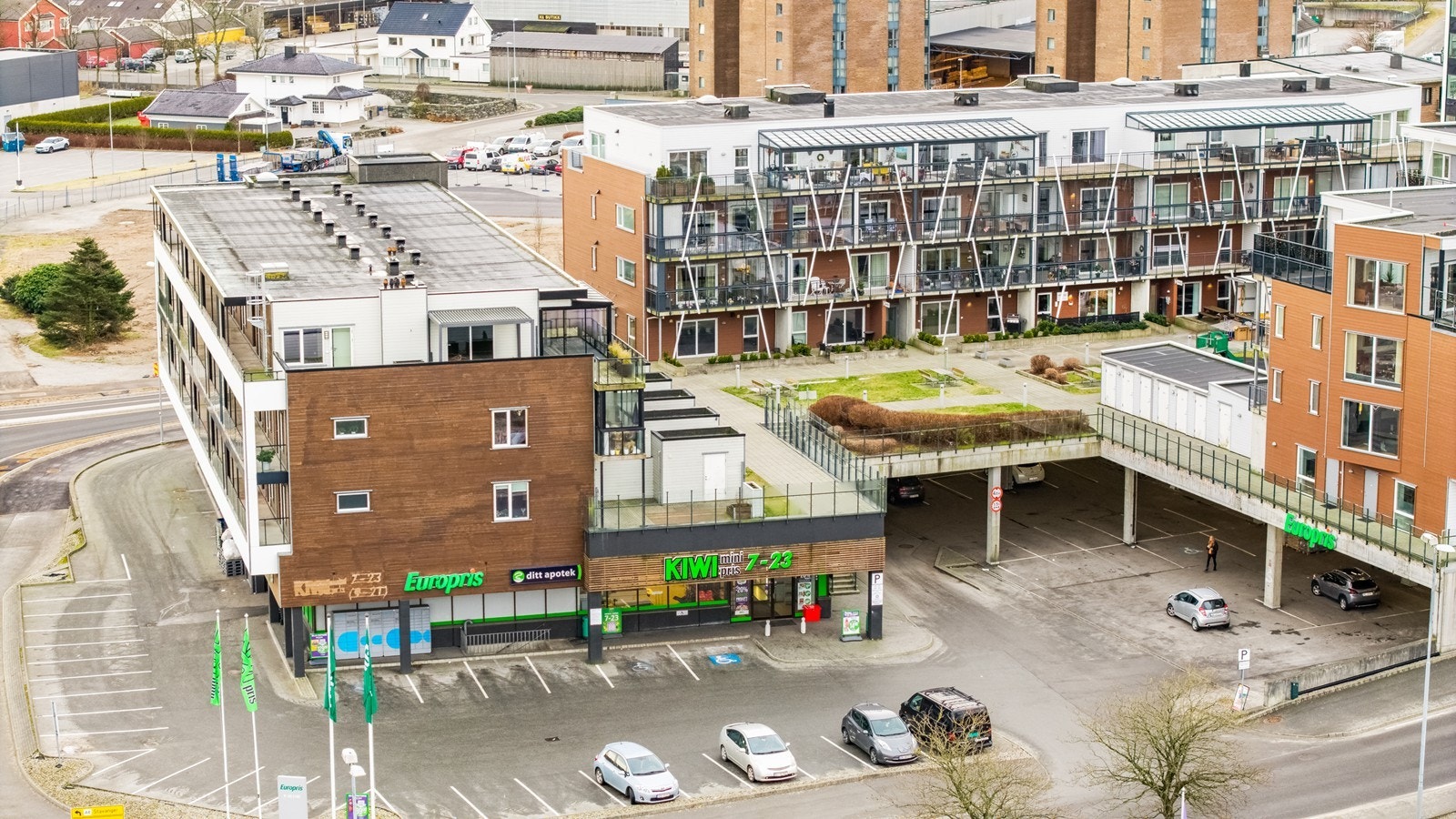 Kiwi, Europris og apotek rett under leiligheten. Galleribilde