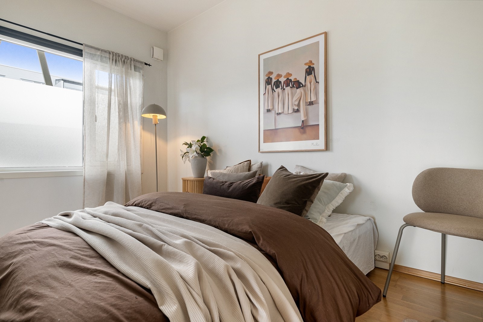 Soverommet har en god størrelse med plass til både seng og garderobeløsning. Galleribilde