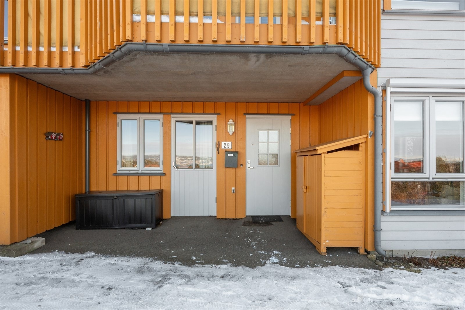 Hyggelig, overbygget inngangsparti - velkommen inn! Galleribilde