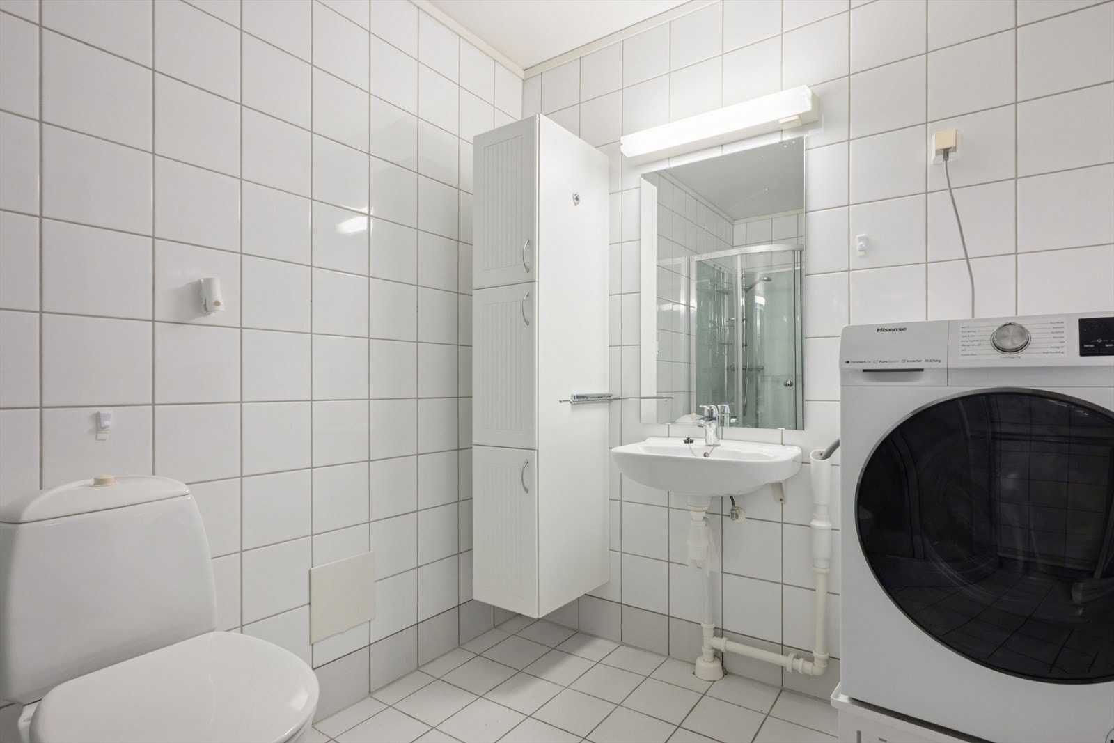 Flislagt baderom fra 1999 med behagelig gulvvarme. Galleribilde