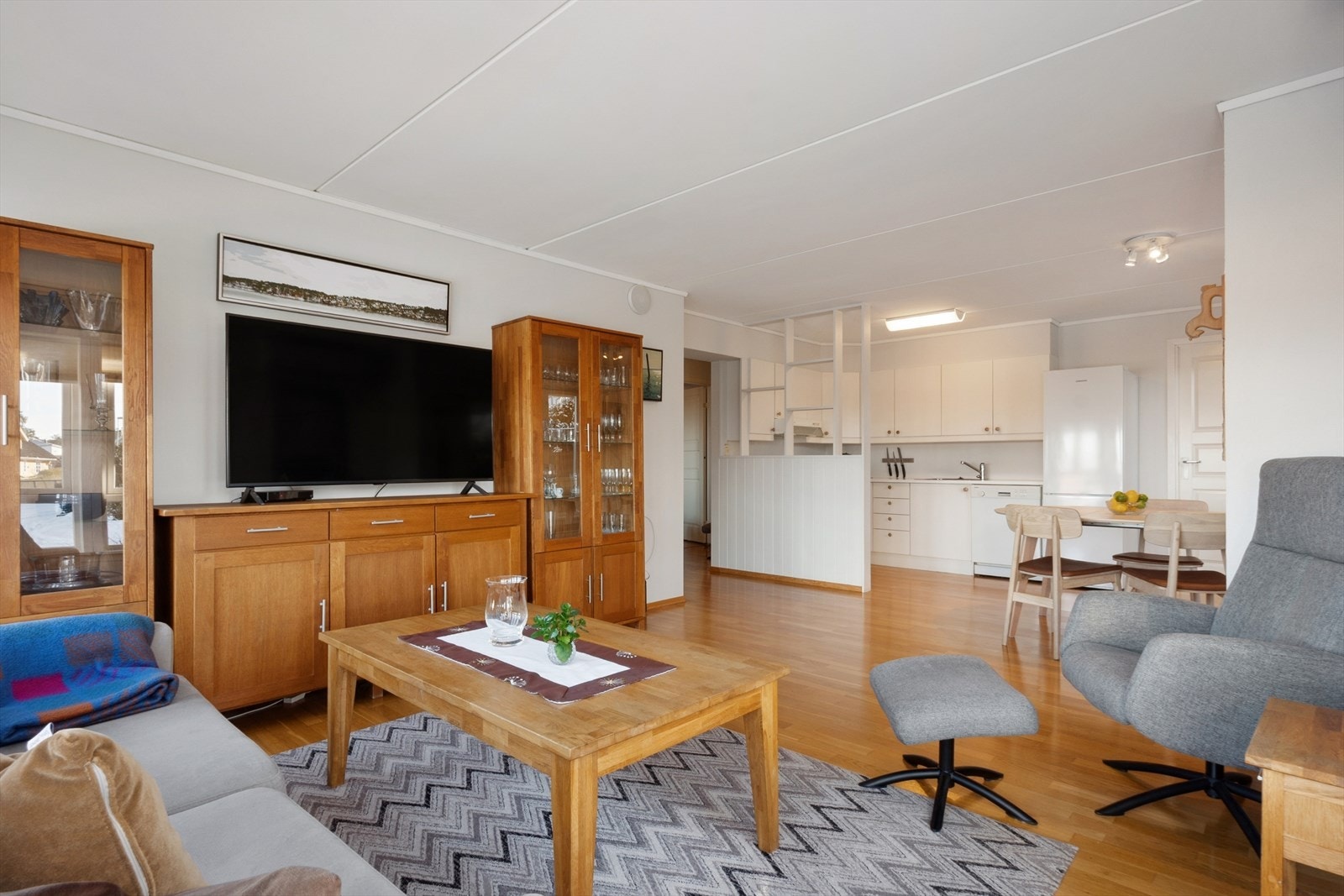 Den romslige stuen har gode møbleringsmuligheter. Galleribilde