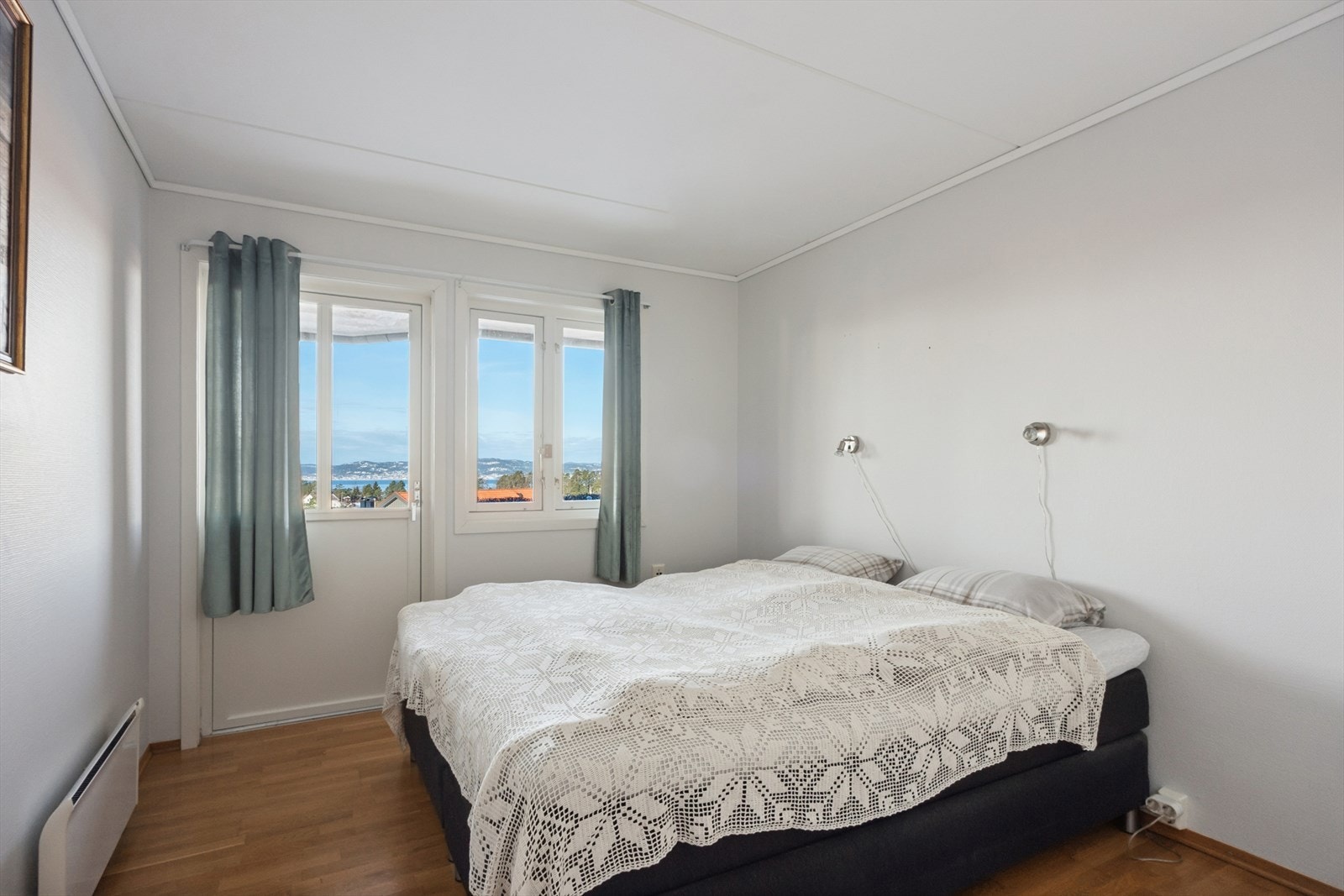 Leiligheten byr på to lyse og romslige soverom. Galleribilde