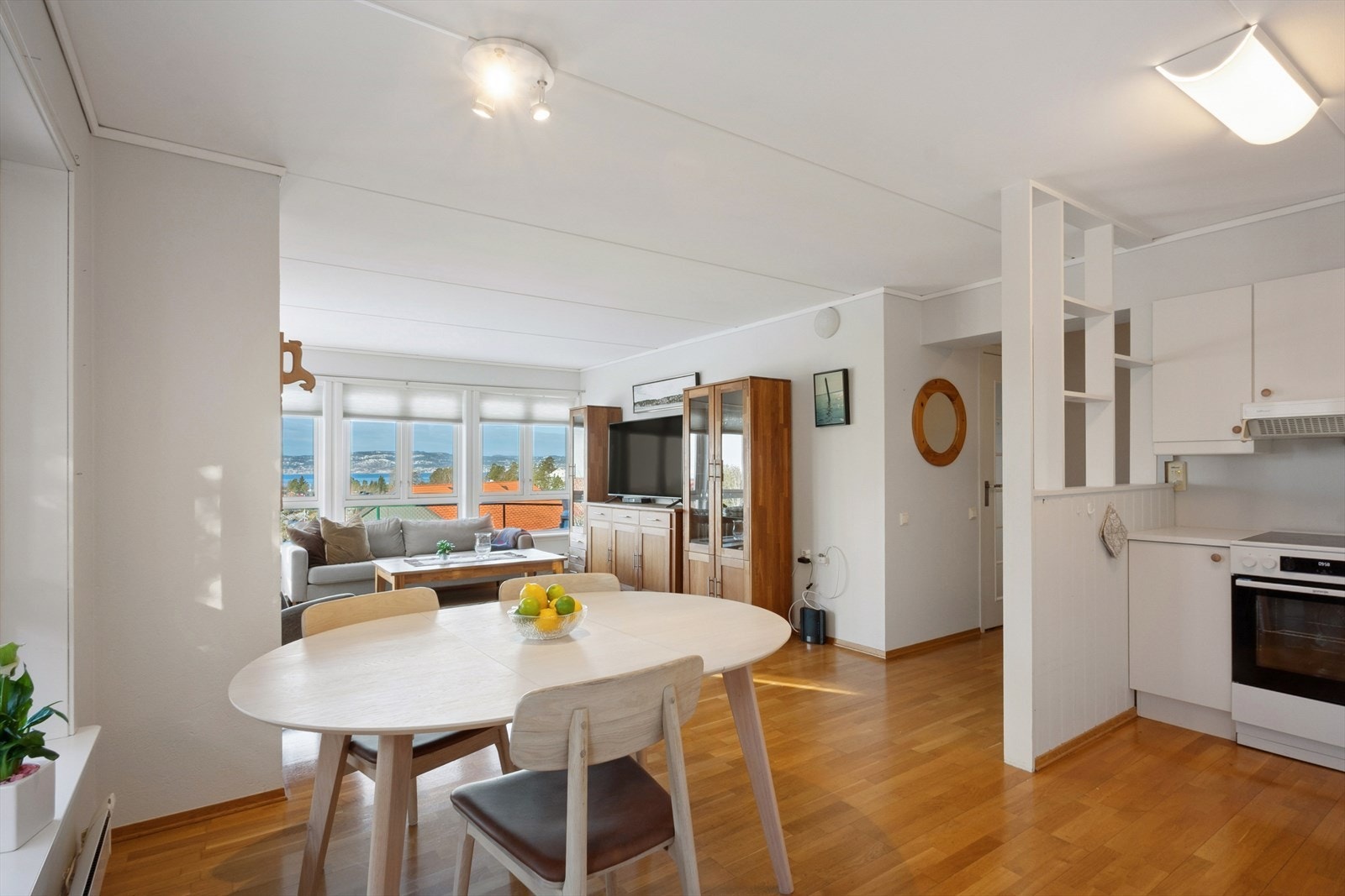 Leiligheten har en god planløsning over 78 kvm BRA-i og en normalt god standard fra byggeåret. Galleribilde