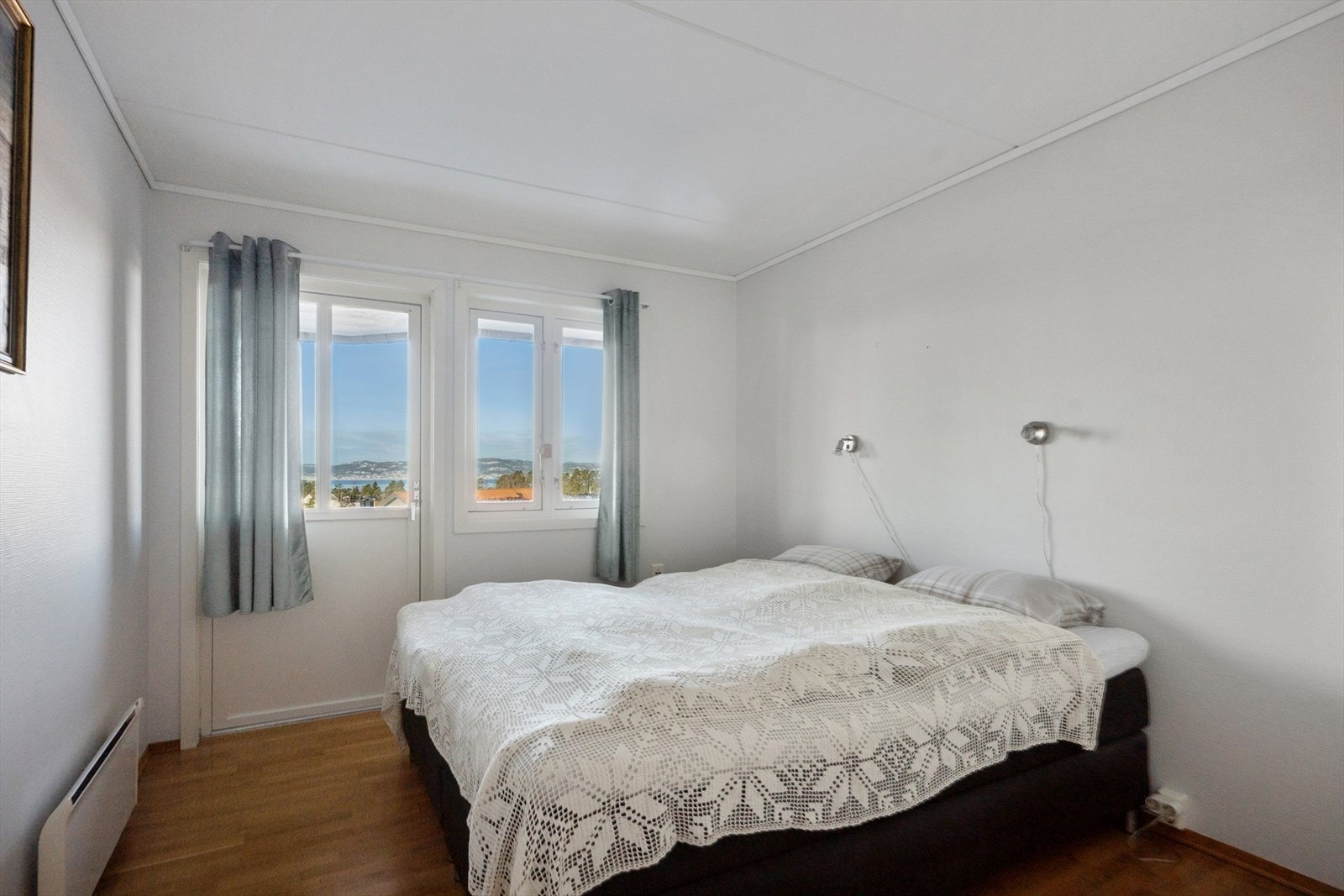 Soverommene har plass til seng, nattbord og annet ønskelig møblement. Galleribilde