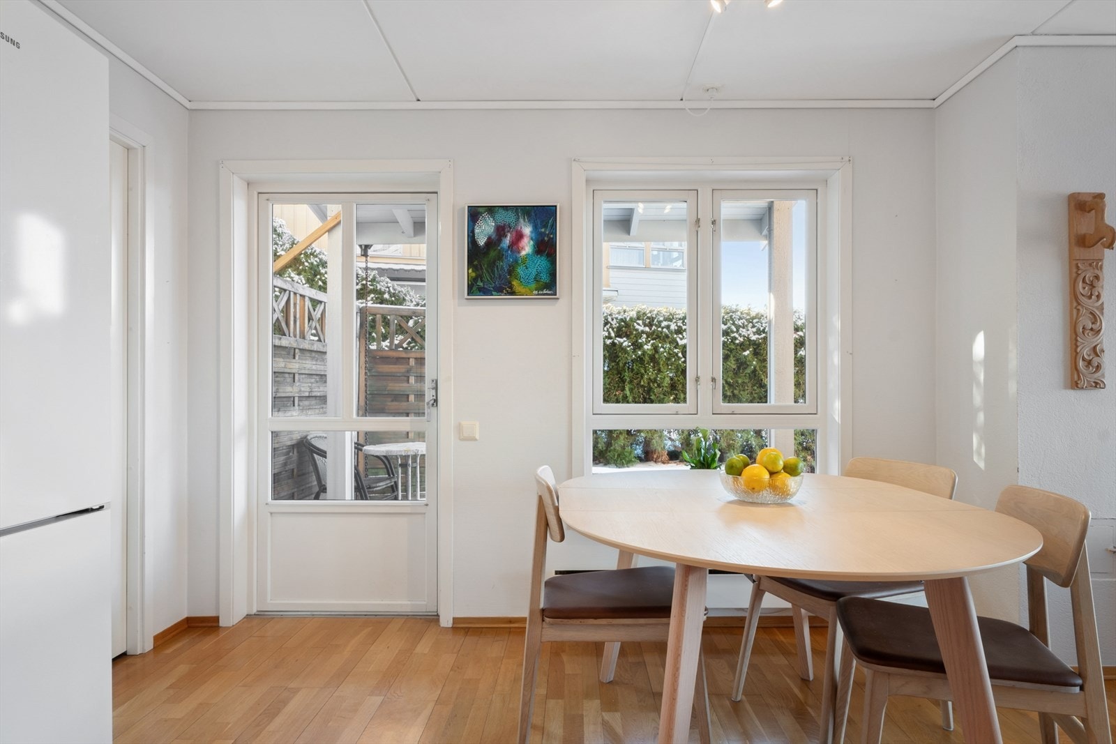 Spisegruppen kan plasseres i den naturlige sonen mellom kjøkkenet og stuen. Galleribilde