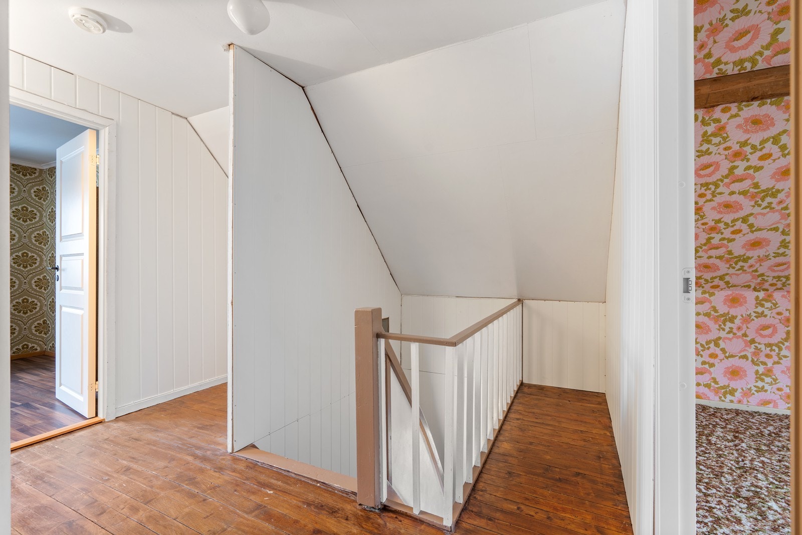 På loftet finner du 3 soverom og bod. Galleribilde