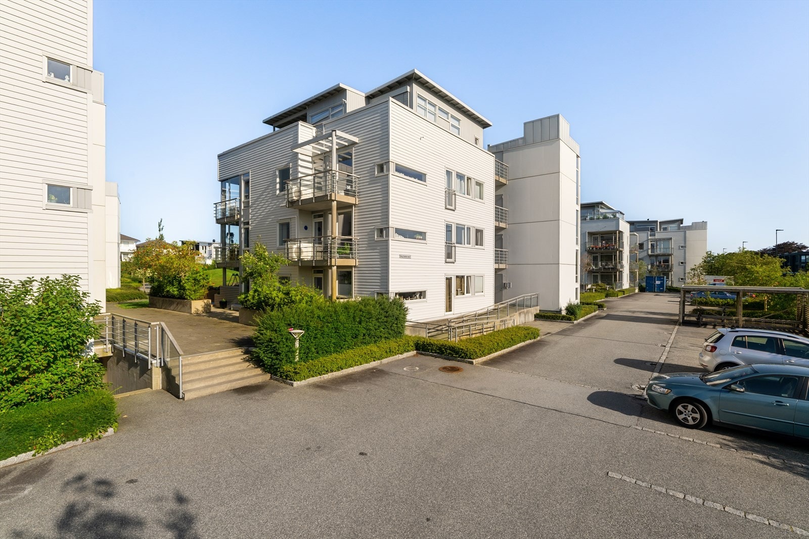 Endeleilighet i Rosselandstunet med flotte utvendige fellesareal Galleribilde