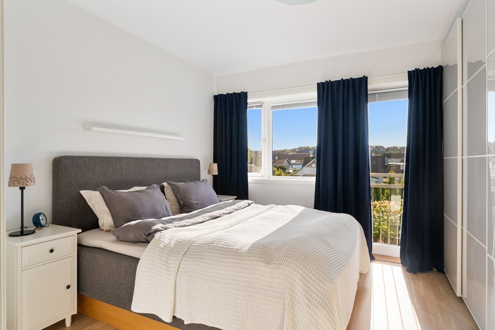 Stort og godt hovedsoverom med utgang til egen "fransk balkong" Galleribilde