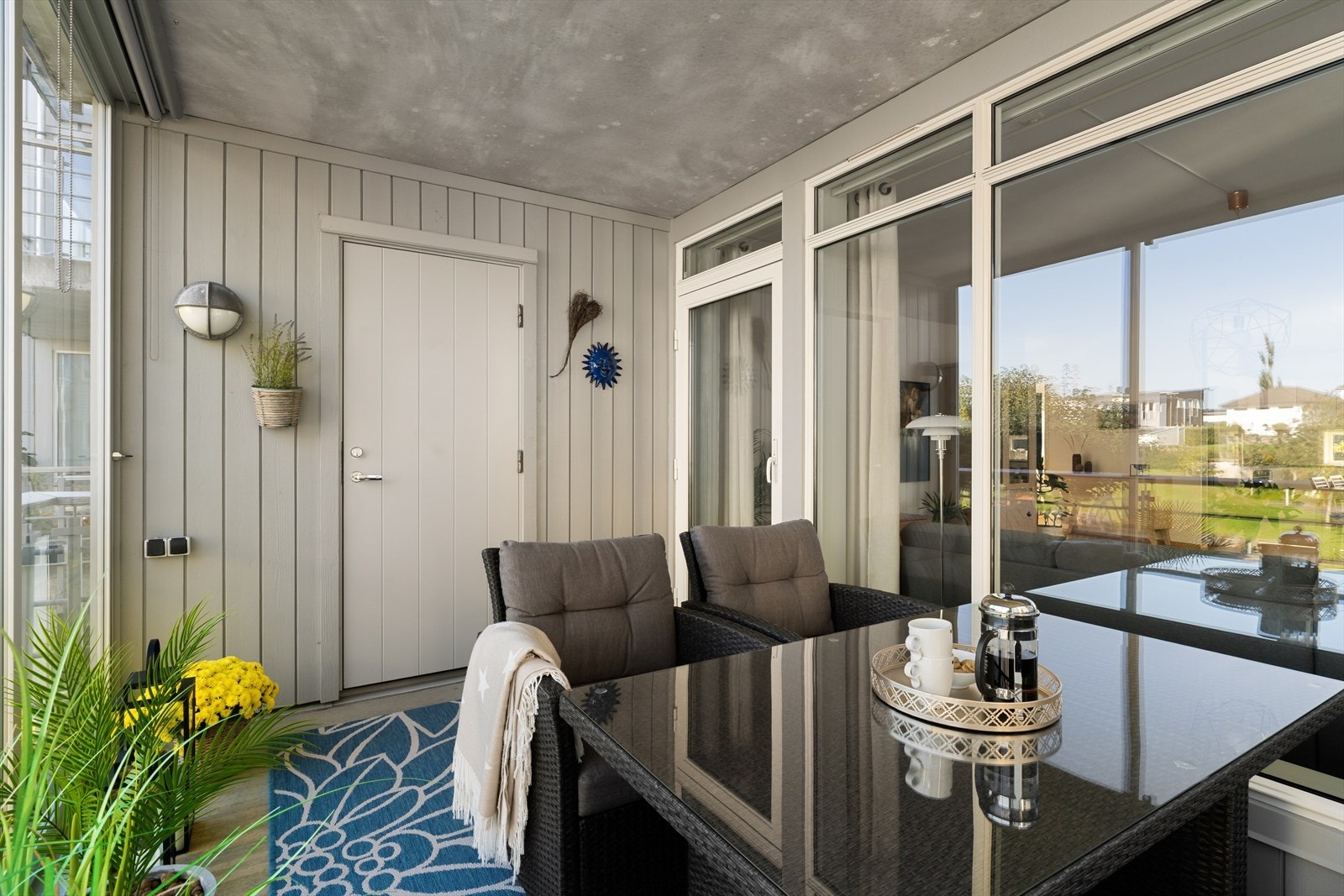 Tilhørende bod i innglassert balkong Galleribilde