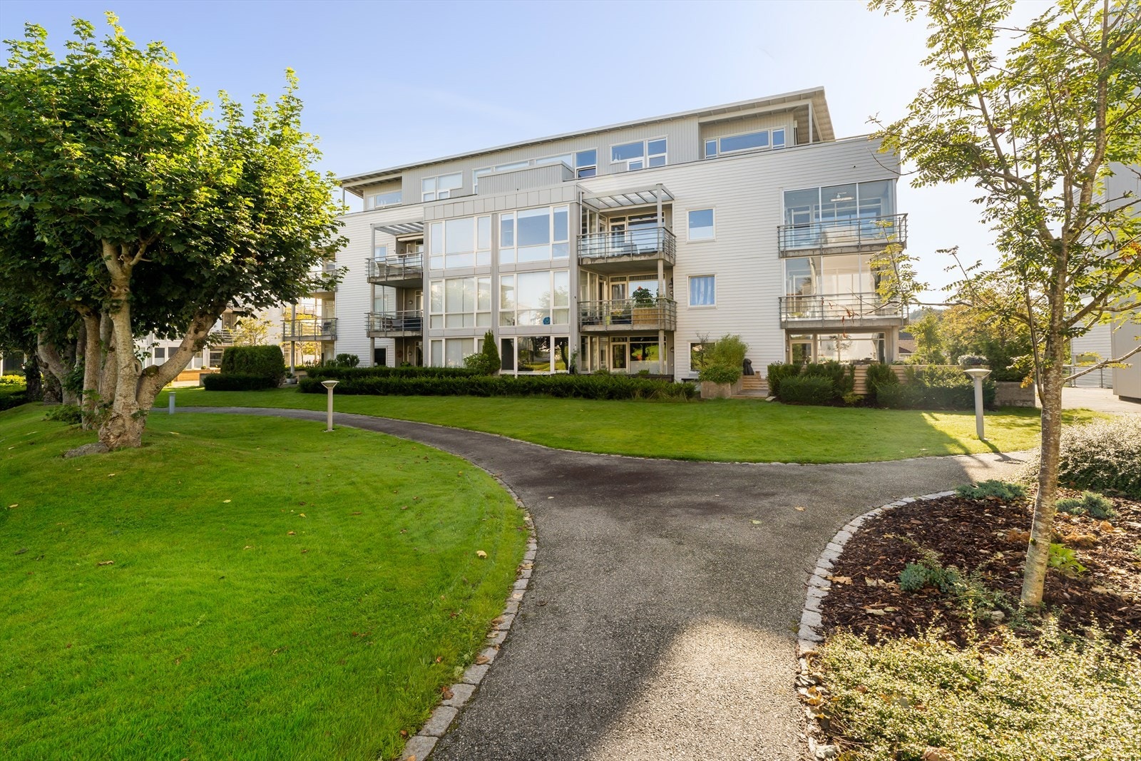 Velkommen til Kong Haakons veg 9! Presenteres av Kyrre Otto i Eiendomsmegler 1 Jærmegeren. Foto: Eivind Dirdal Galleribilde