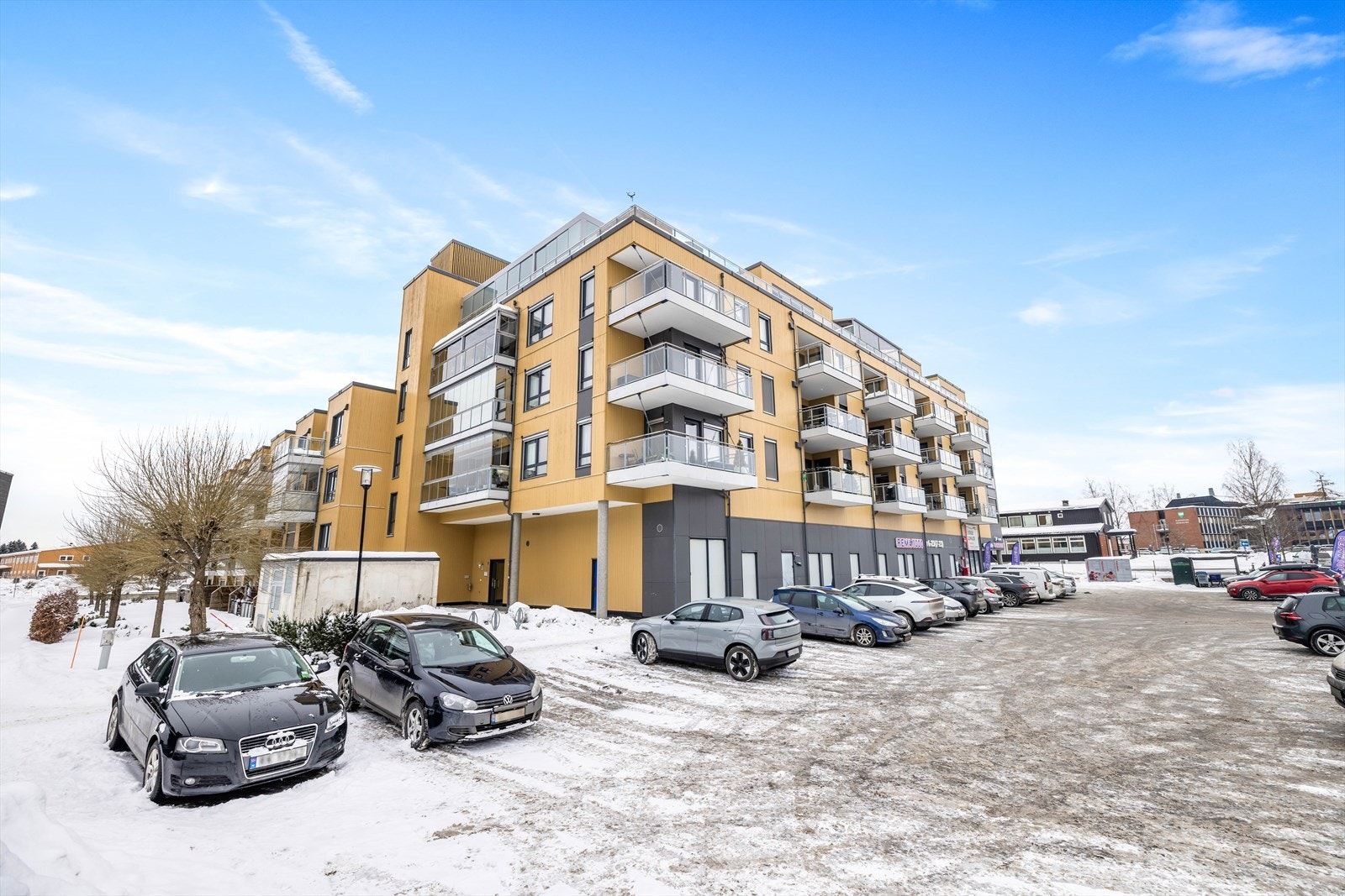 Vestvang 8, midt i Gjerdrum sentrum. Alle servicefunksjoner i umiddelbar nærhet. Galleribilde