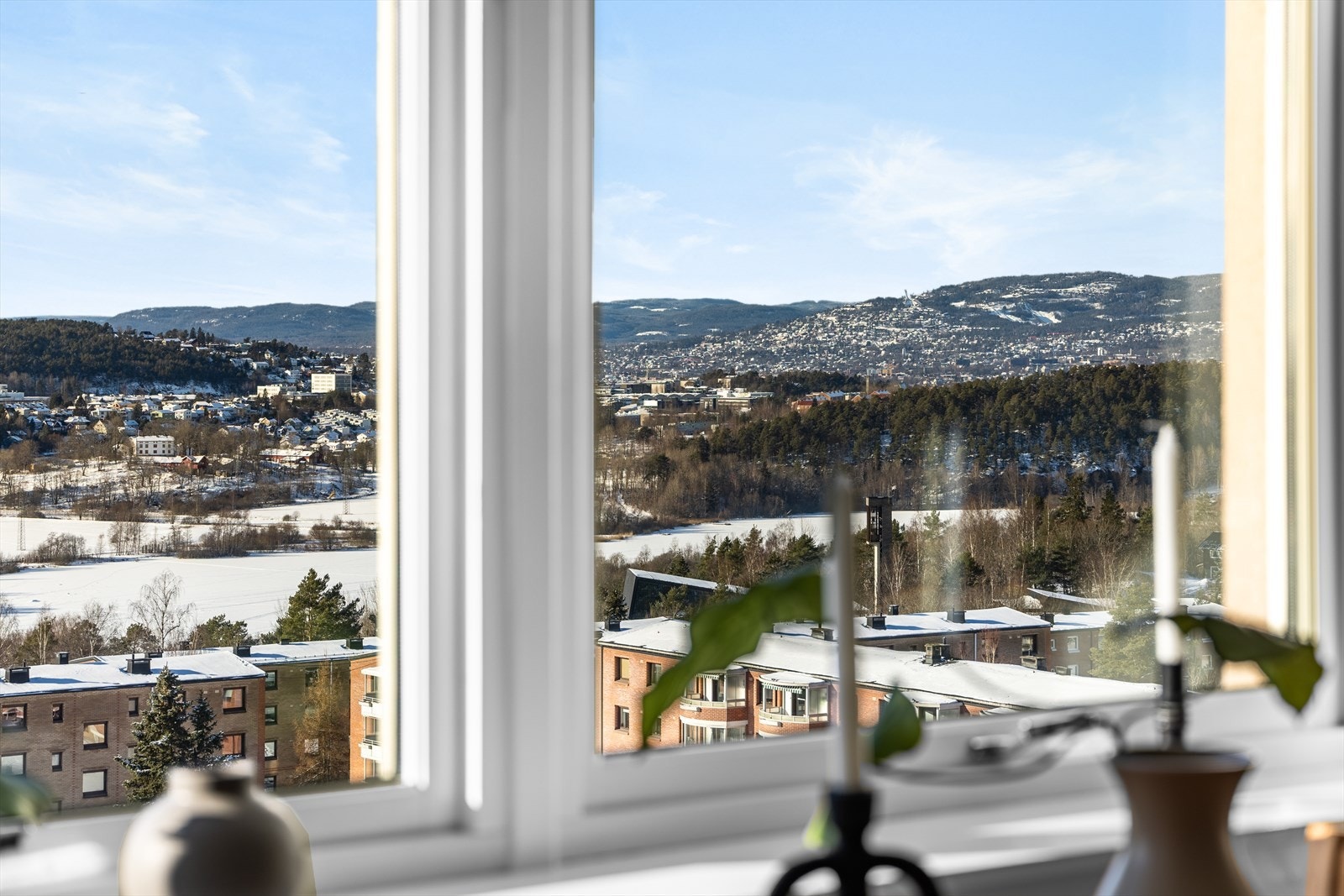 Utsikten fra leiligheten er et klart høydepunkt og gir boligen det lille ekstra. Galleribilde