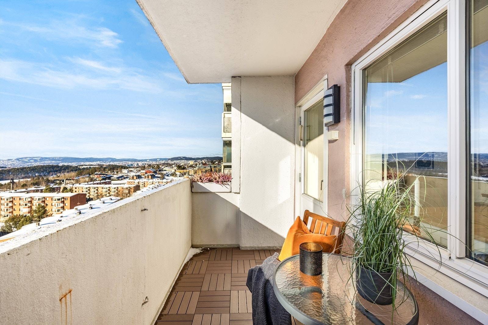 Her ligger alt til rette for å nyte solrike dager og lange, hyggelige sommerkvelder. Galleribilde