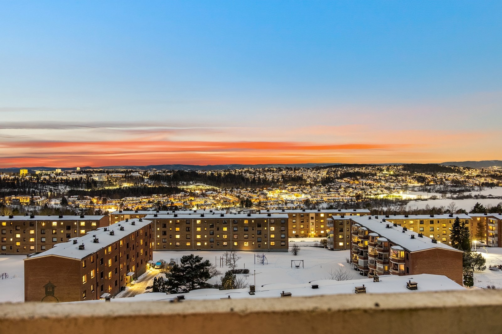 Balkogen er prikken over i´en for denne leiligheten, hvor du her også kan nytes flott panoramautsikt. Galleribilde