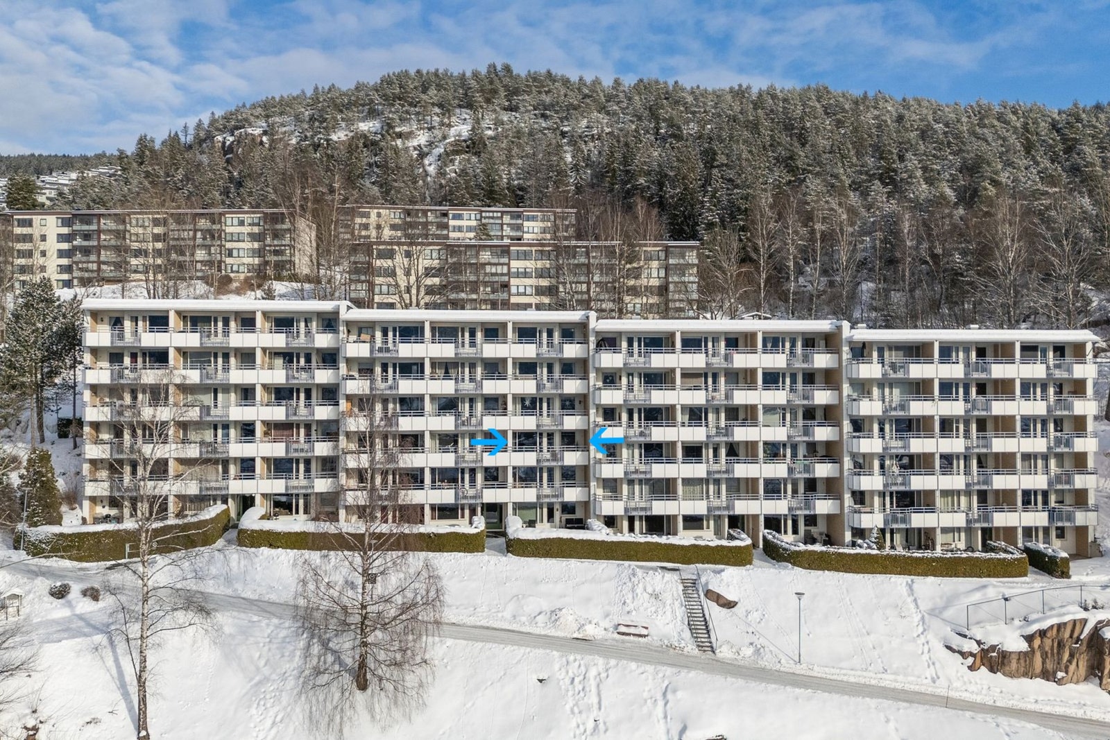 Leiligheten har en fin intern beliggenhet i byggets 3.etajse. Galleribilde