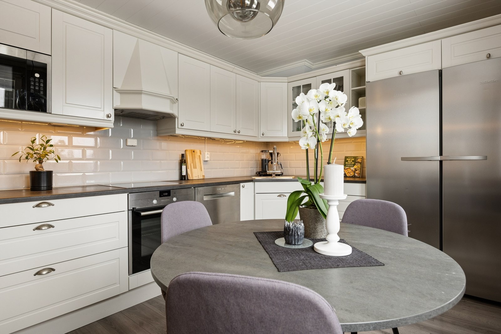 Kjøkkenet ble oppgradert i 2010 og fremstår i meget god stand. Galleribilde