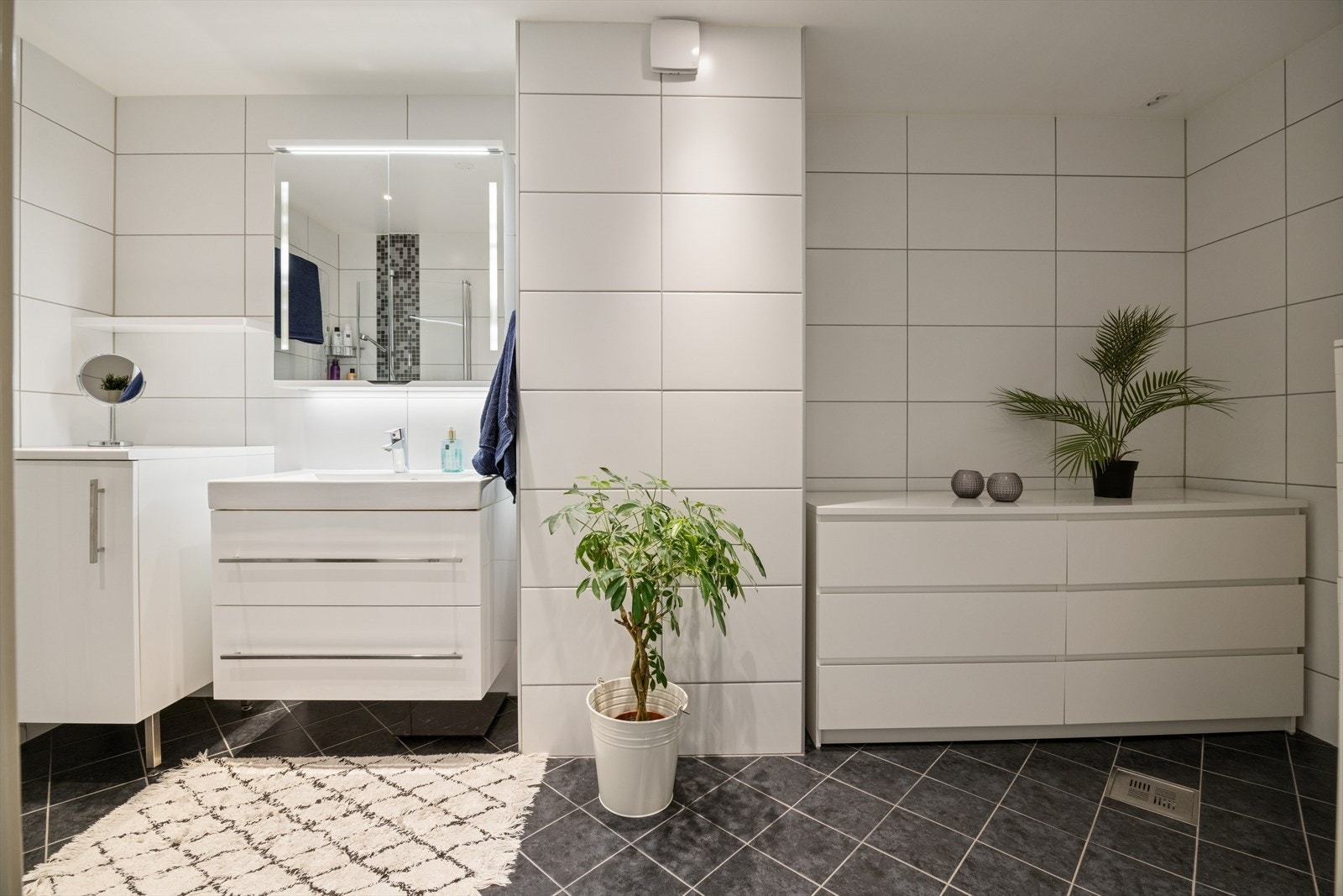 Pent flislagt baderom på hele 8m² fra 2010. Galleribilde