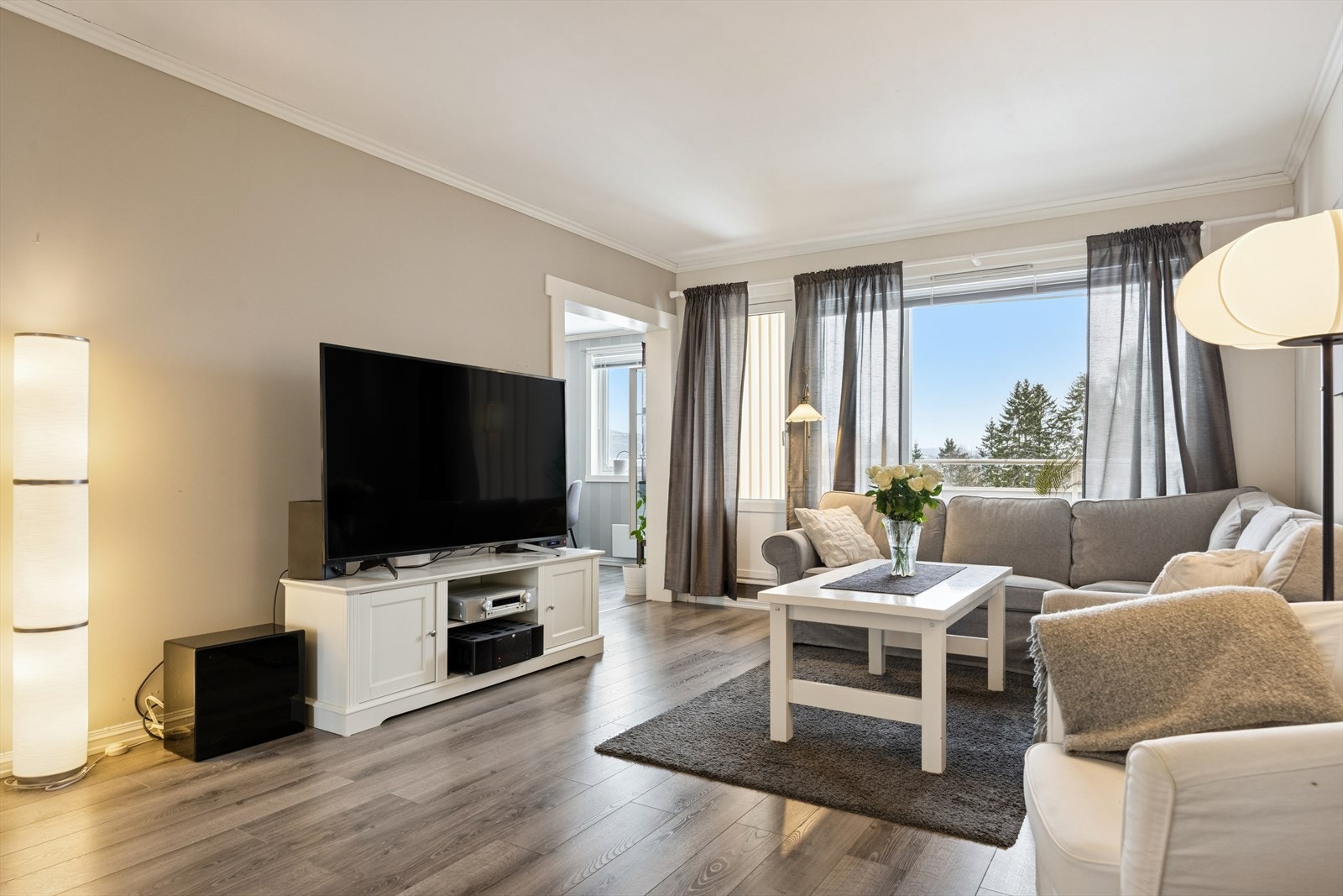 Velkommen til Waldemar Aunes veg 15B - en meget flott 3-roms leilighet på Hallset! Galleribilde