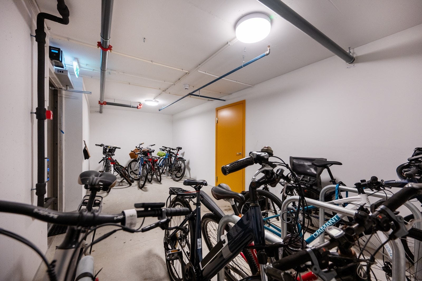 Det er også egen sykkelparkering i blokken. Galleribilde