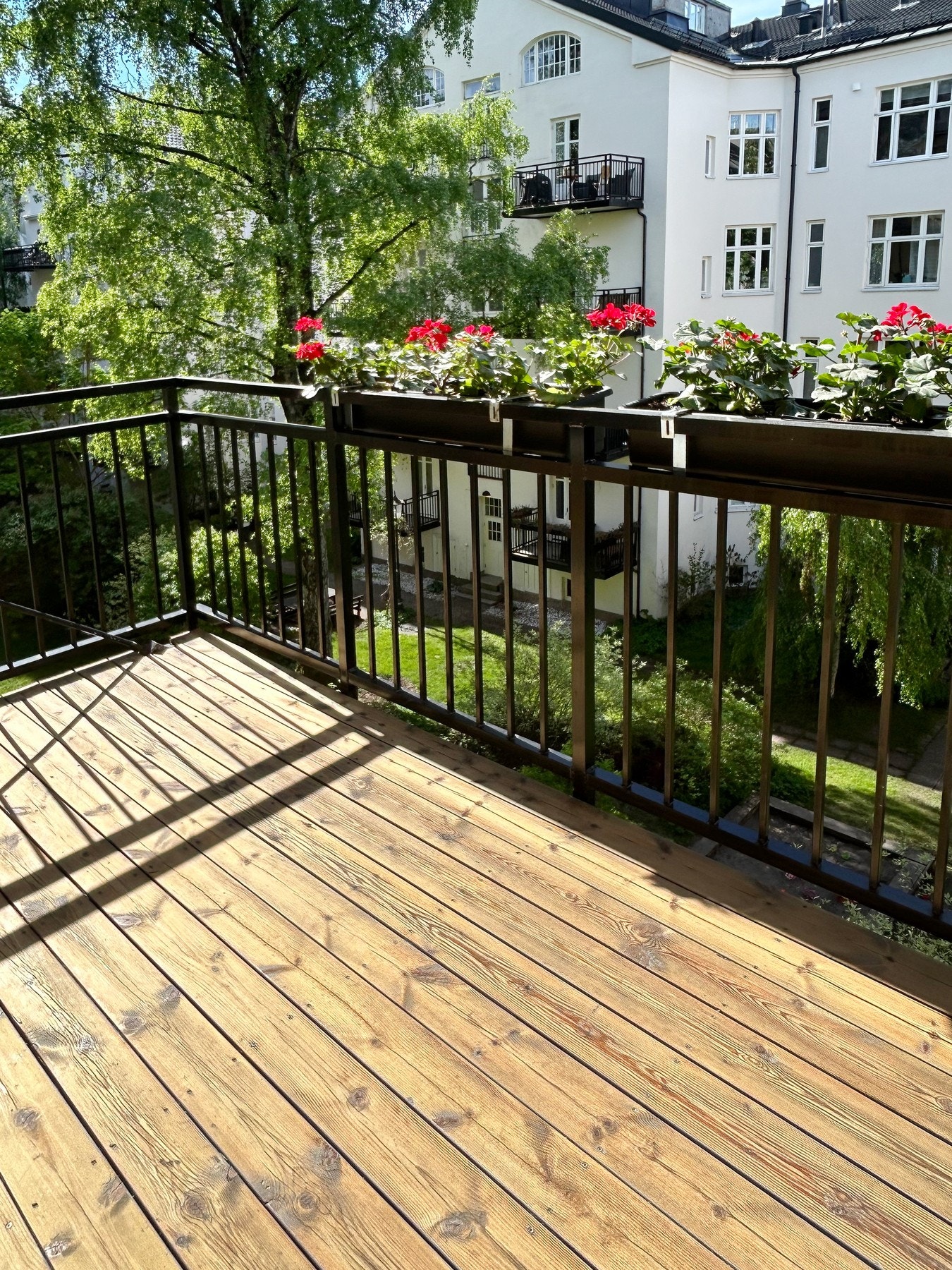 Bilde tatt av selger etter slipt og oljet terrassebord i 2024. Galleribilde