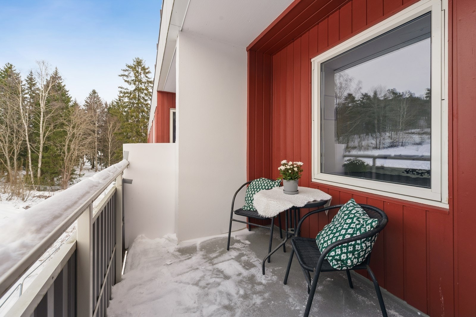 Balkongen er vestvendt og har gode solforhold. Galleribilde