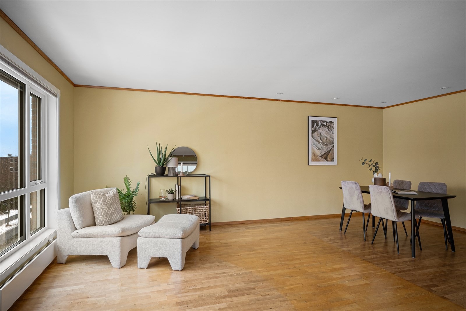 God plass til stort spisebord Galleribilde