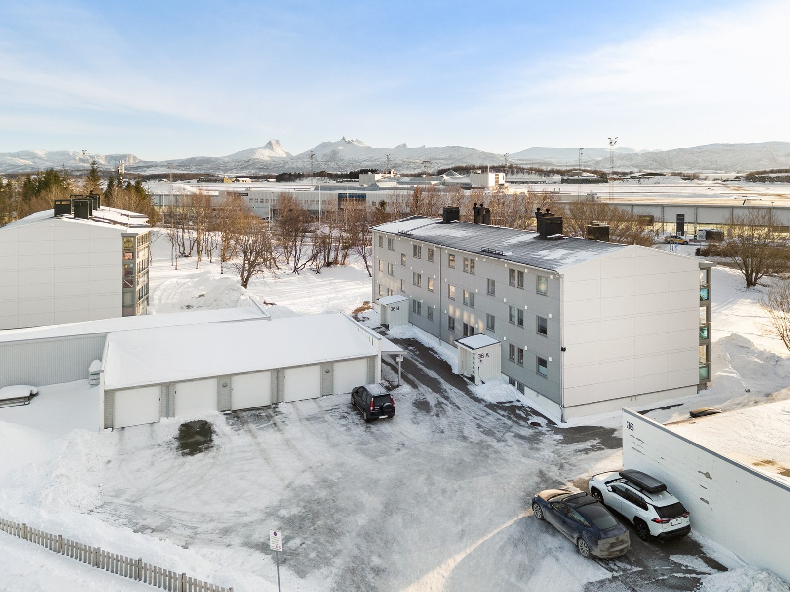 Egen romslig garasje med mulighet for el.billader, og bod m/hems i bakkant. Galleribilde