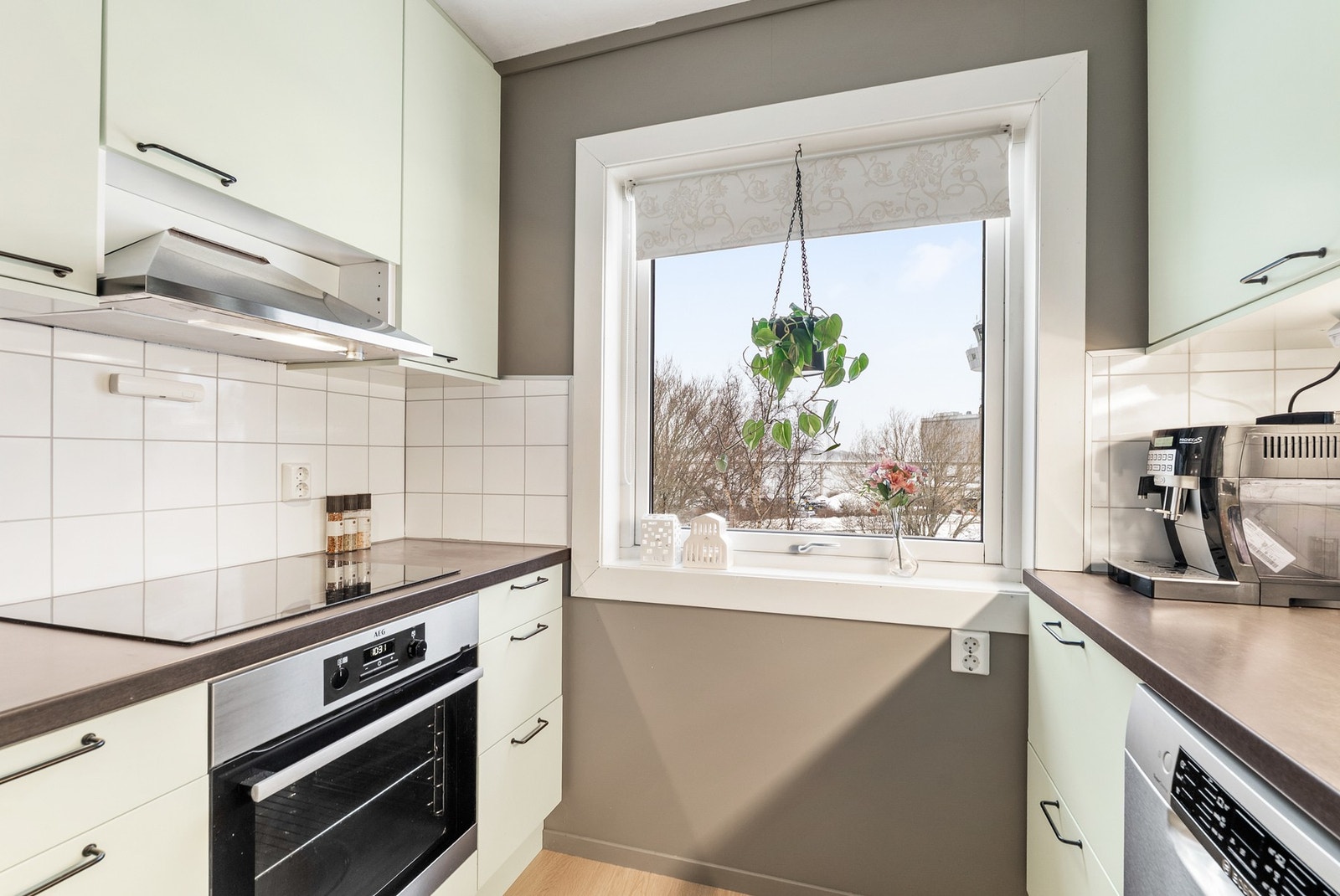 Integrert stekeovn og platetopp. Galleribilde