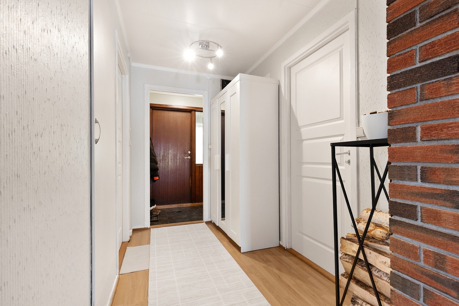 Entré/gang med plass til garderobeskap Galleribilde