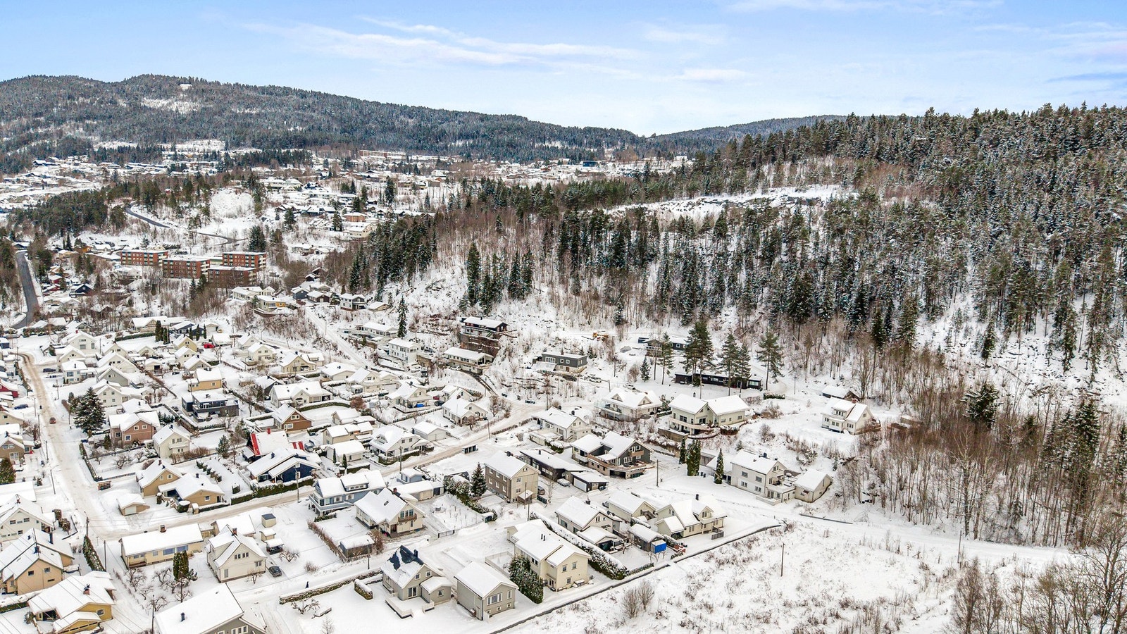 Området byr på nærhet til naturen med flotte turstier året rundt, samtidig som du har enkel tilgang til alle nødvendige fasiliteter Galleribilde