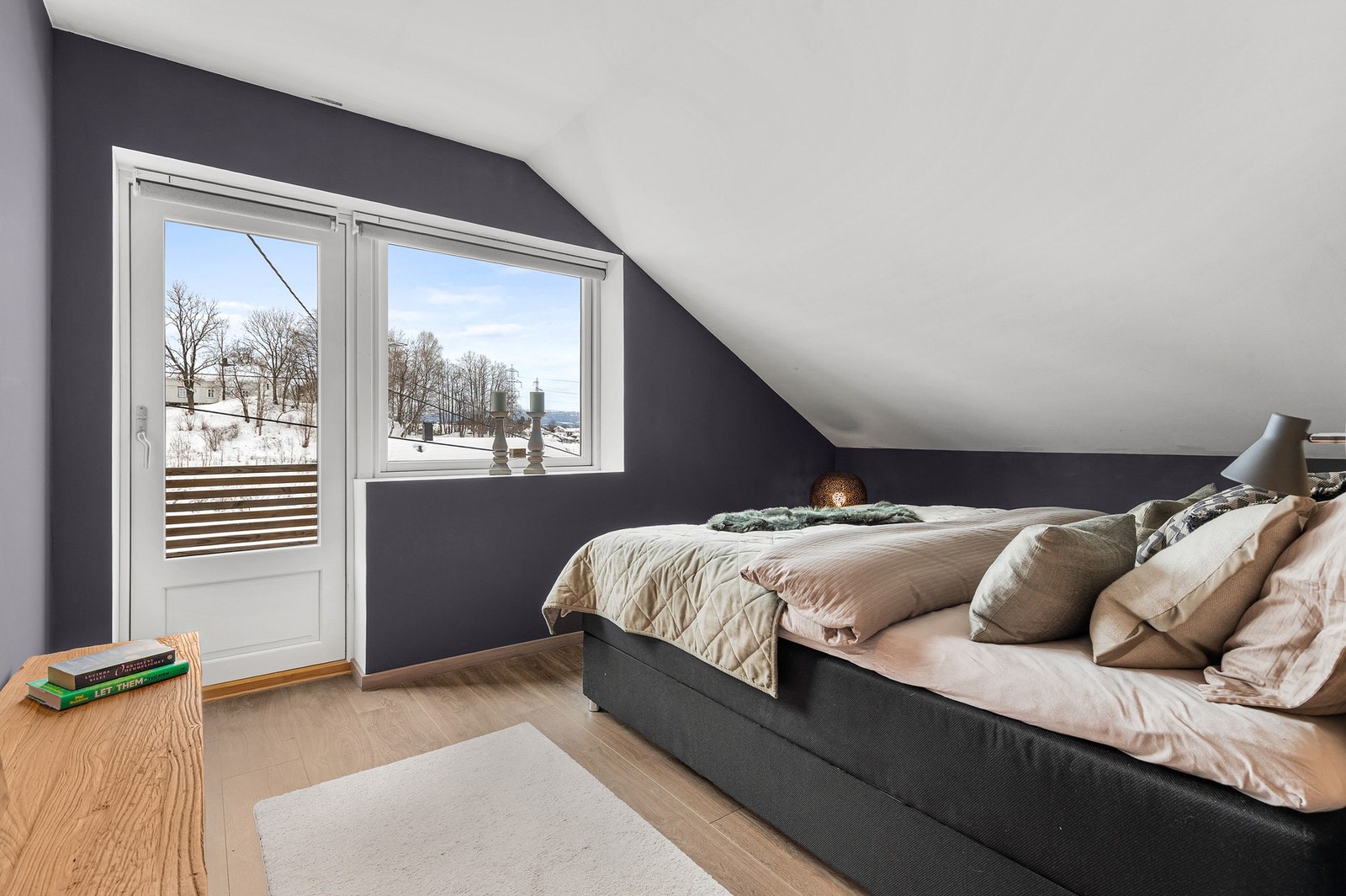 Fra dette soverommet er det adkomst ut til balkong Galleribilde