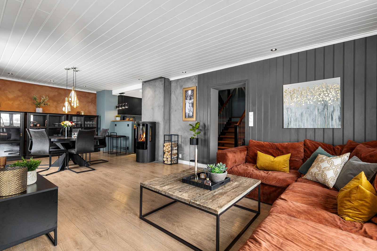 Boligen ble oppgradert i perioden 2018-21, bl.a. med to nye kjøkken og nytt bad Galleribilde