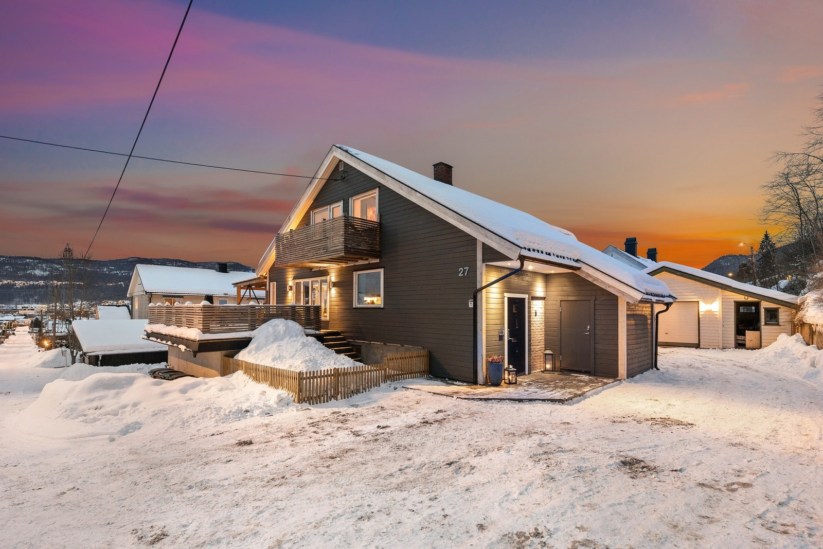 Boligen ligger i et veletablert og populært boligområde, med nærhet til marka, barnehage, skole og Mjøndalen sentrum Galleribilde