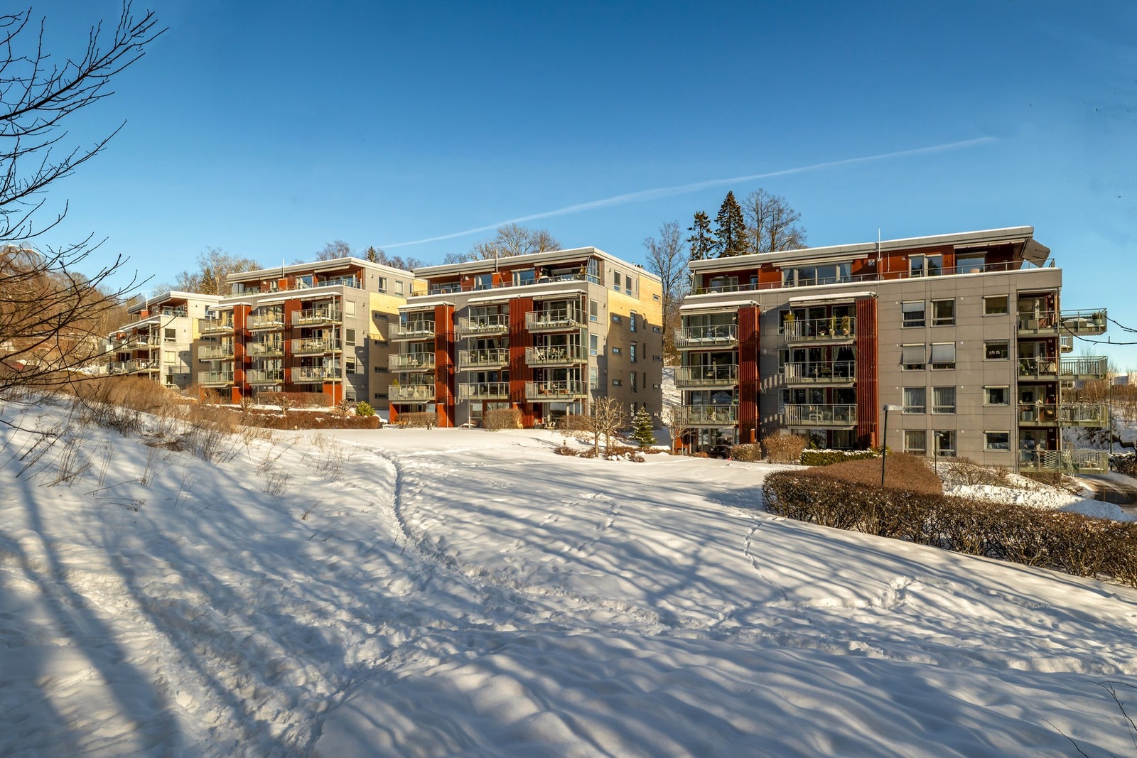 For den aktive er det kort vei til flotte turområder i marka med gode tur- og sykkelmuligheter sommerstid og preparerte skiløyper vinterstid. Galleribilde