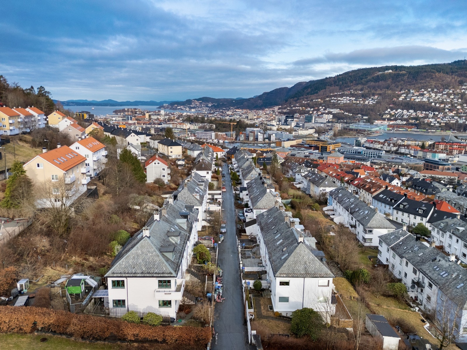 Boligen har en meget attraktiv beliggenhet på Solheim Galleribilde