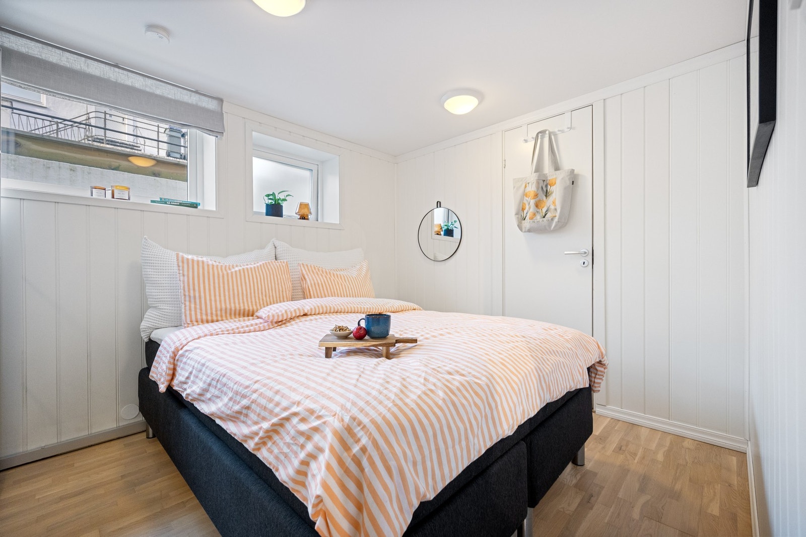 Boligens soverom er av meget god størrelse på 8,12 kvadratmeter Galleribilde