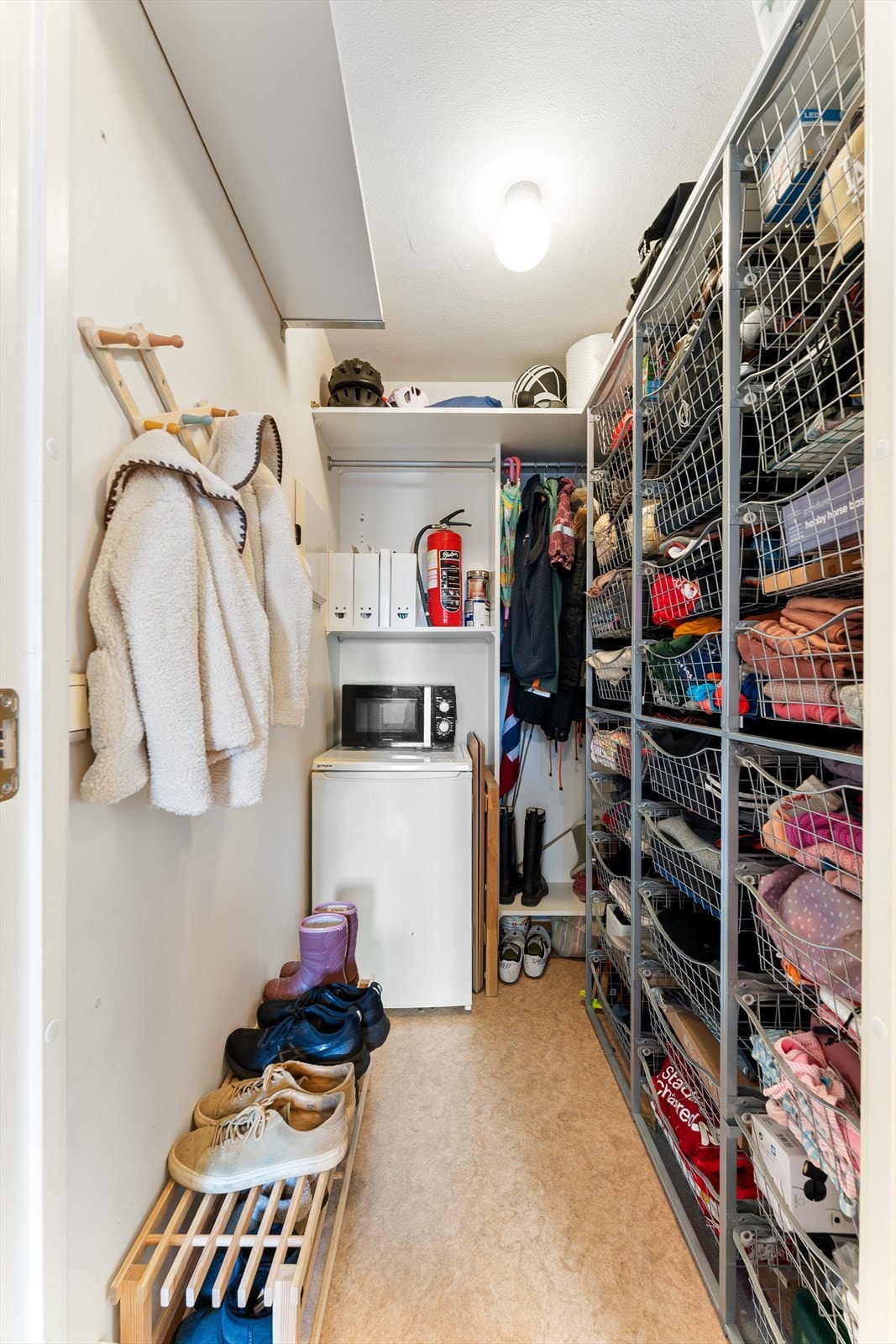 En praktisk innvendig bod på 3 kvm gir god ekstra lagringsplass. Galleribilde