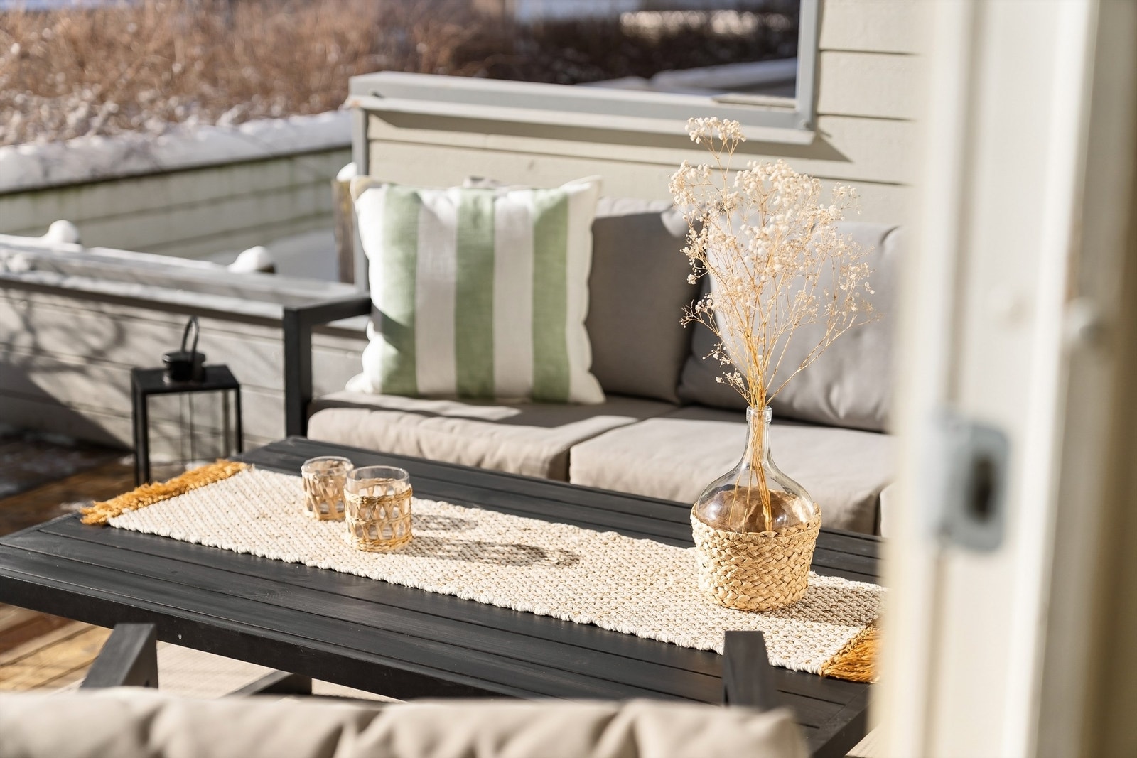 Terrassen er en skjermet og privat uteplass. Galleribilde