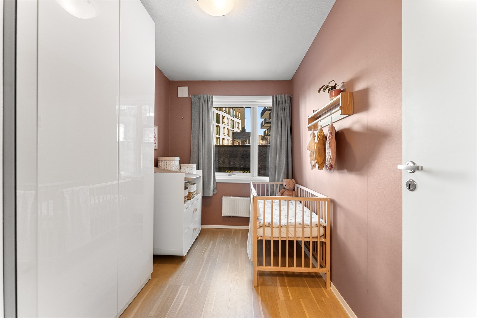 Det andre soverommet egner seg godt som barnerom, gjesterom eller kontor. Galleribilde