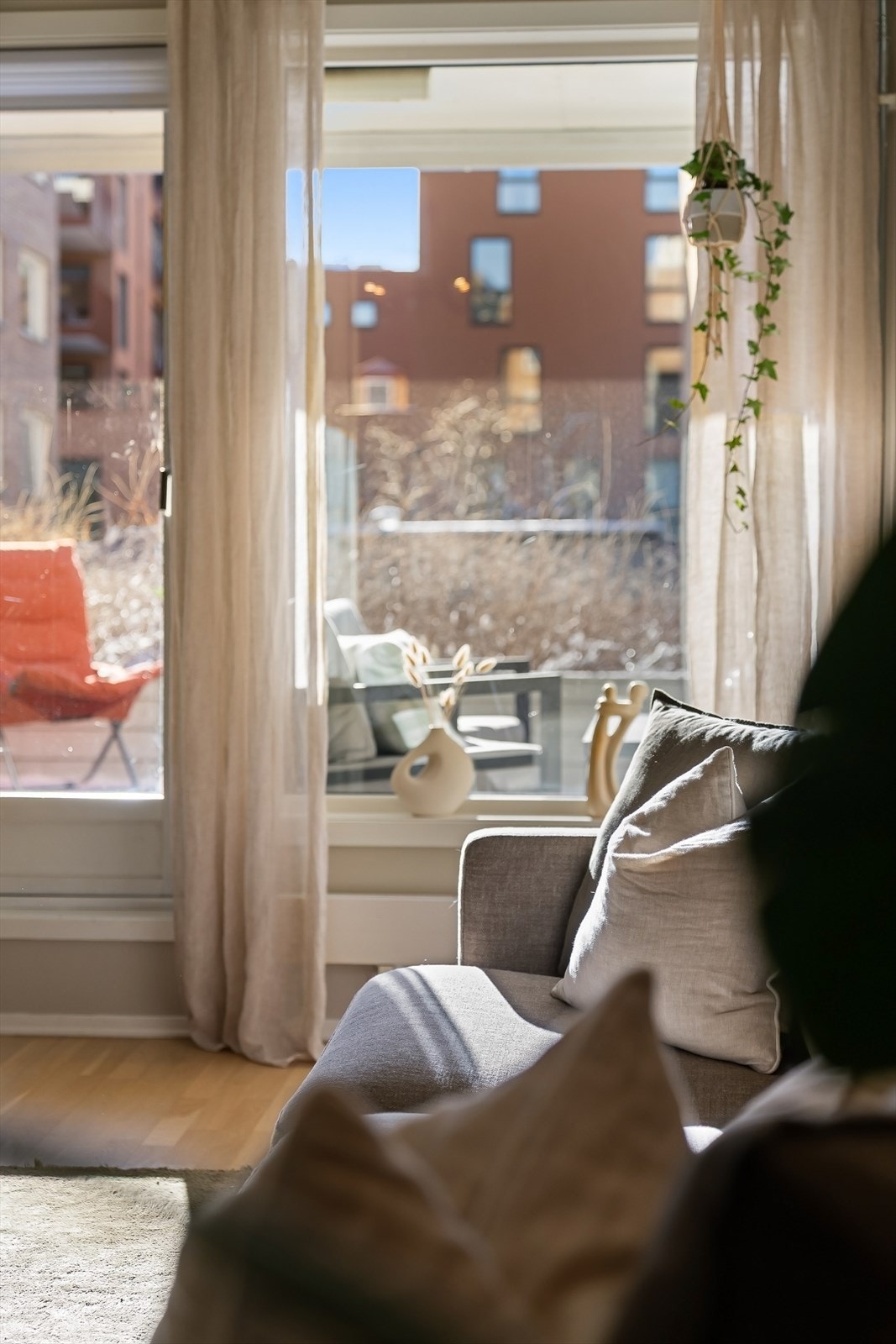 Fra stuen er det direkte utgang til terrassen Galleribilde