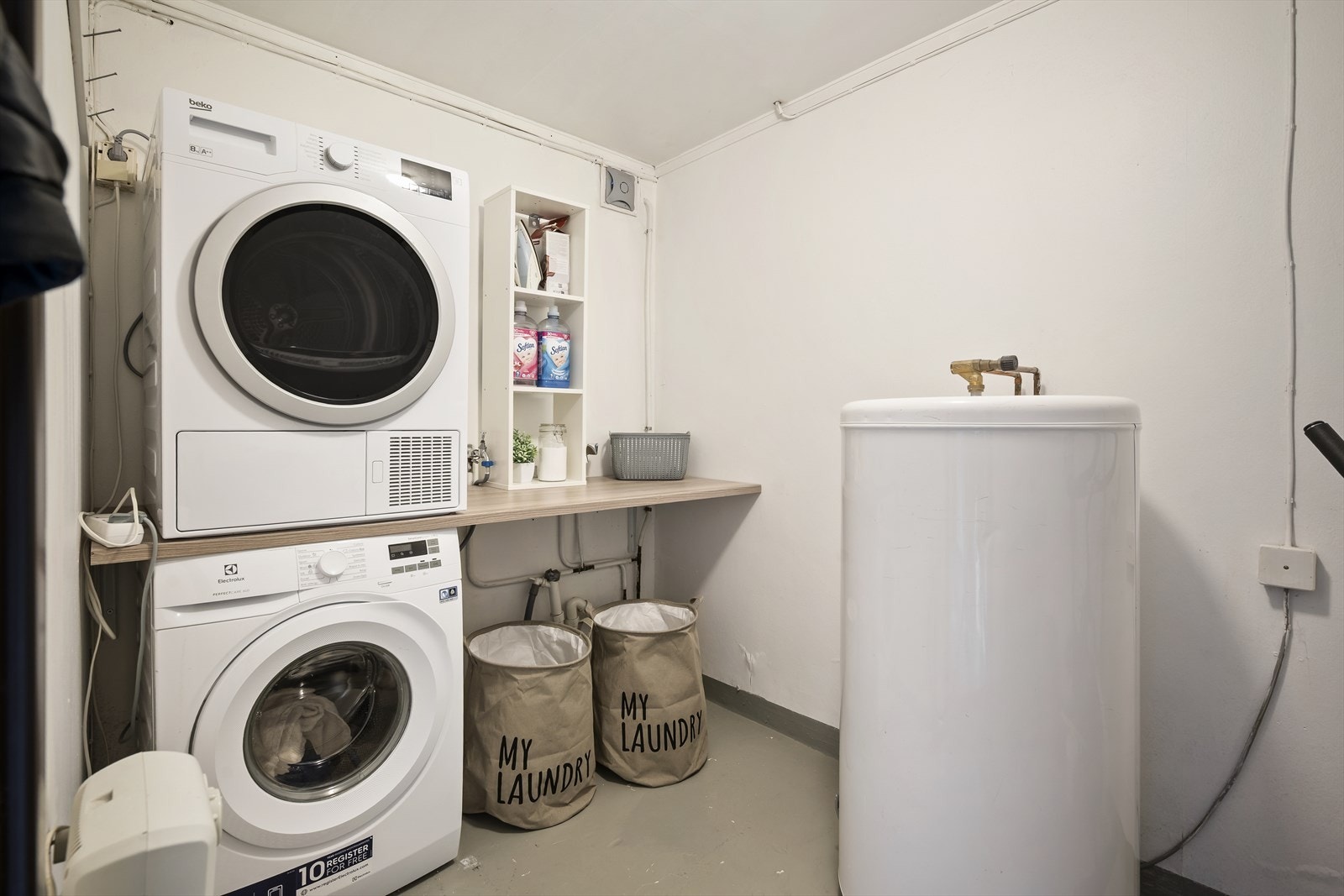 Separat vaskerom gir god plass til klesvask og oppbevaring! Galleribilde