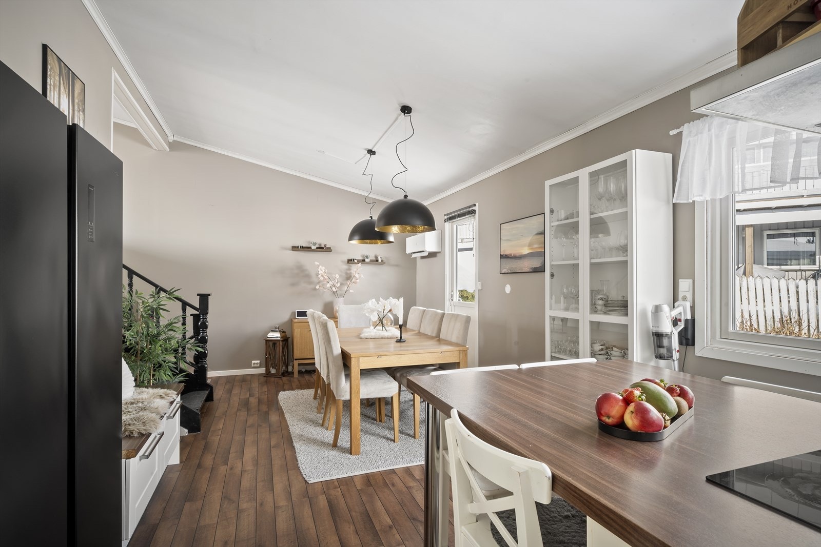 Eiendommen holder god standard i lyse farger. Galleribilde