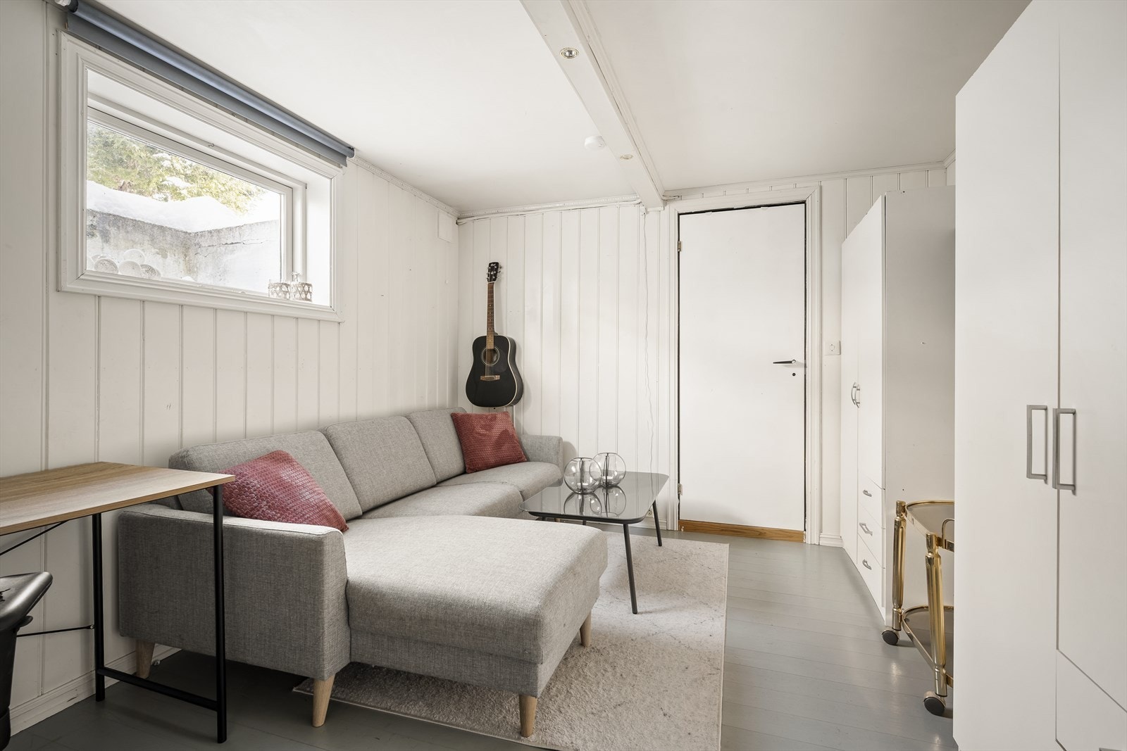 En praktisk kjellerstue gir ekstra plass til TV, lek eller hjemmekontor. Galleribilde