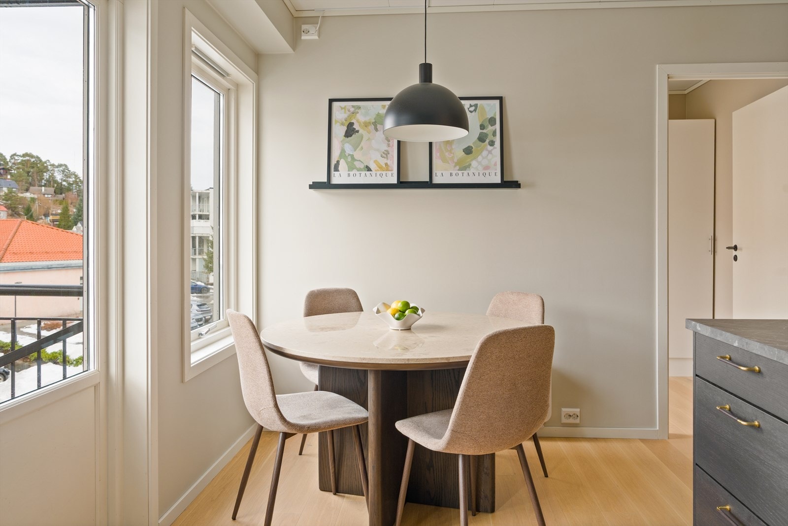 Her er det også god plass til en hyggelig spiseplass! Galleribilde