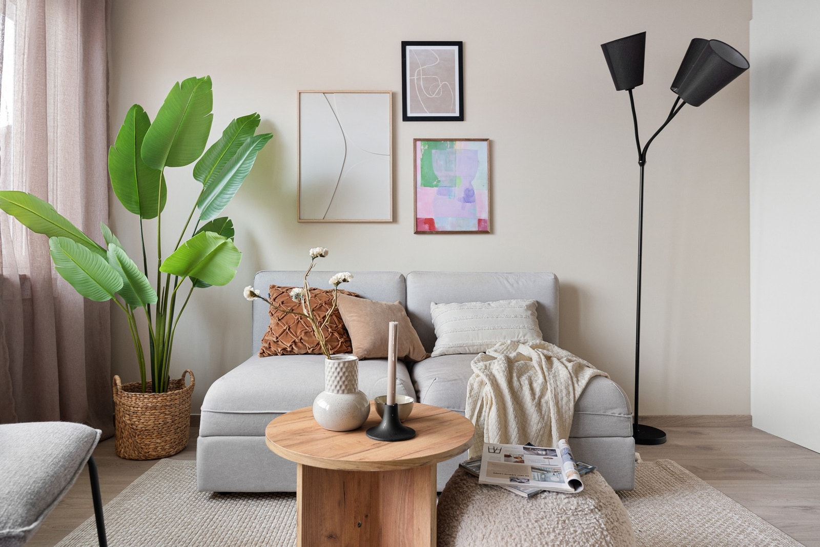 Leiligheten har gjennomgått en rekke oppgraderinger i nyere tid, og fremstår moderne og tiltalende. Galleribilde